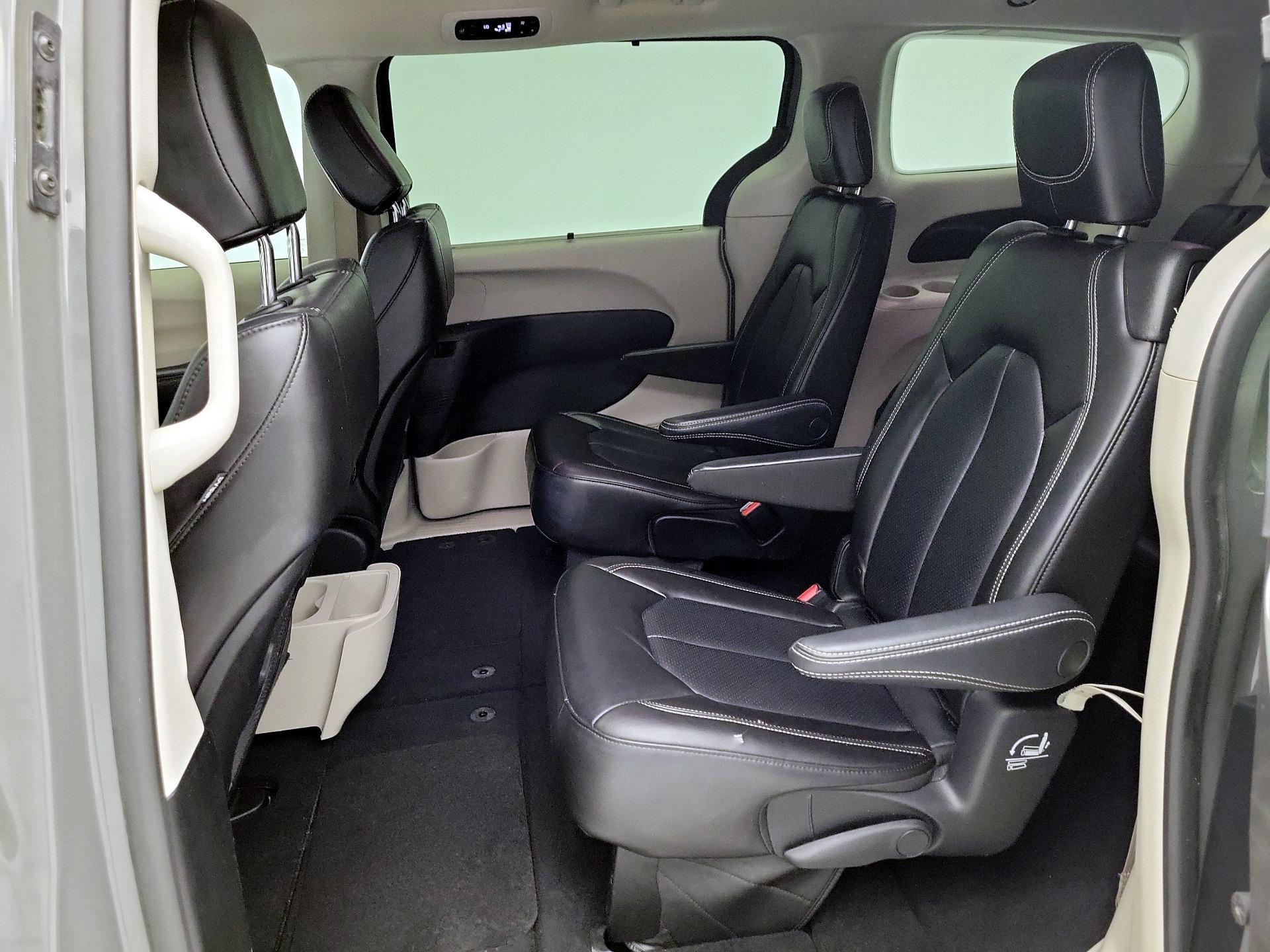 Thumbnail: 2023 Chrysler Pacifica - 19