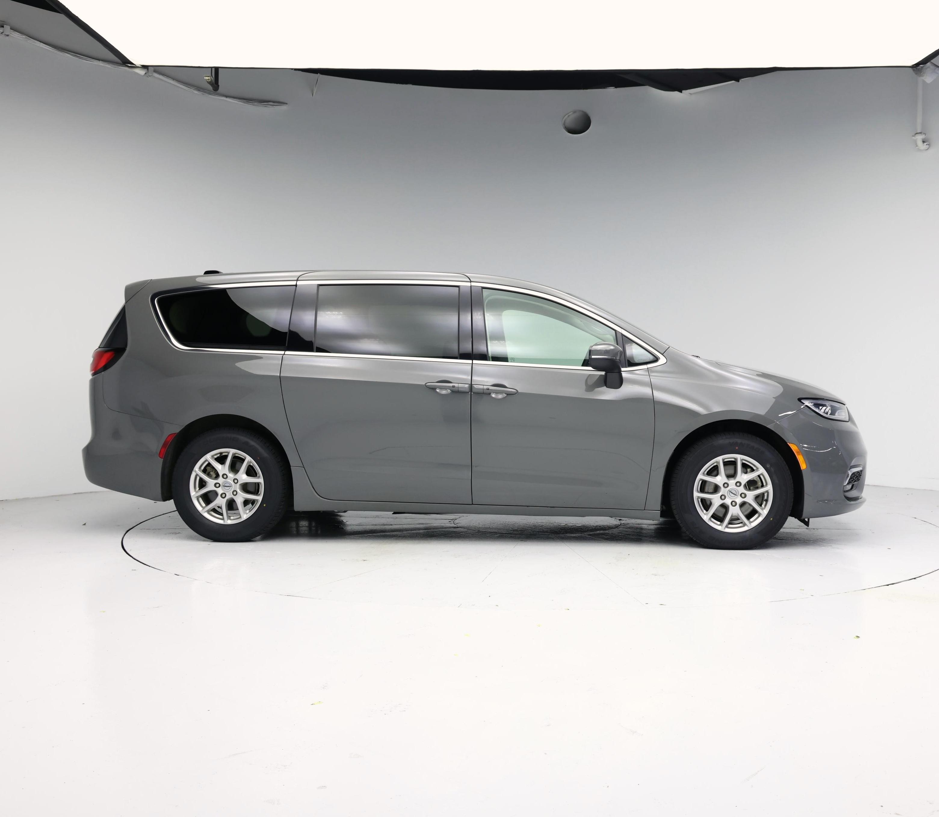 Thumbnail: 2023 Chrysler Pacifica - 7