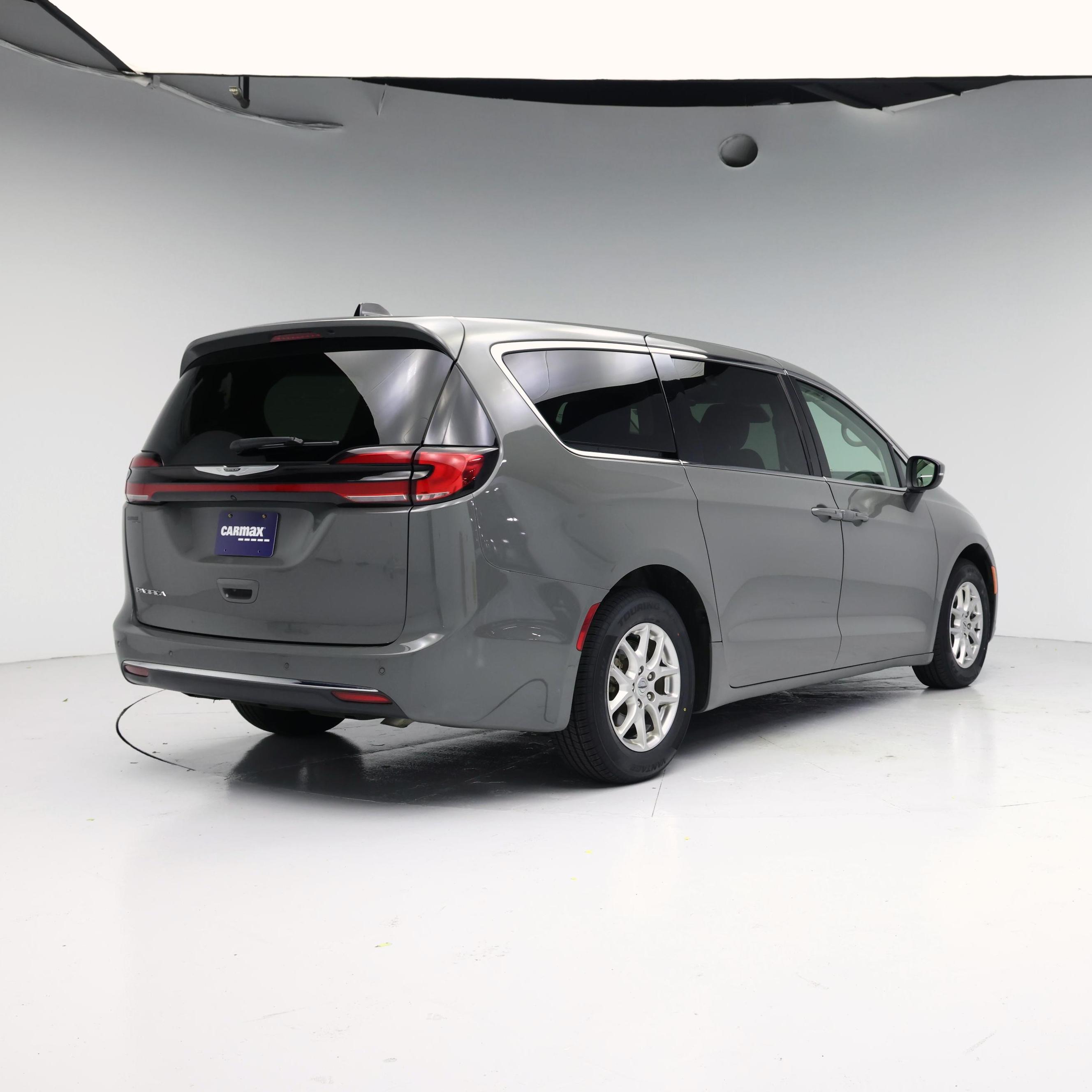 Thumbnail: 2023 Chrysler Pacifica - 8