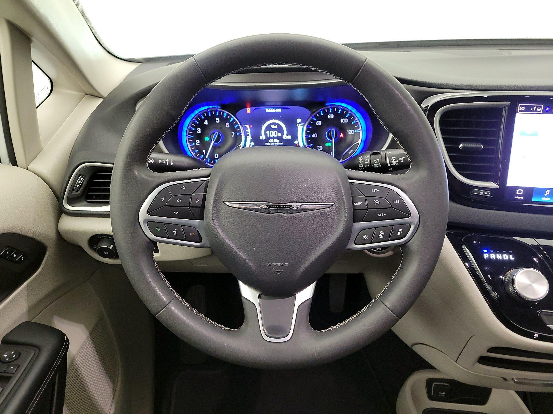 Thumbnail: 2023 Chrysler Pacifica - 10