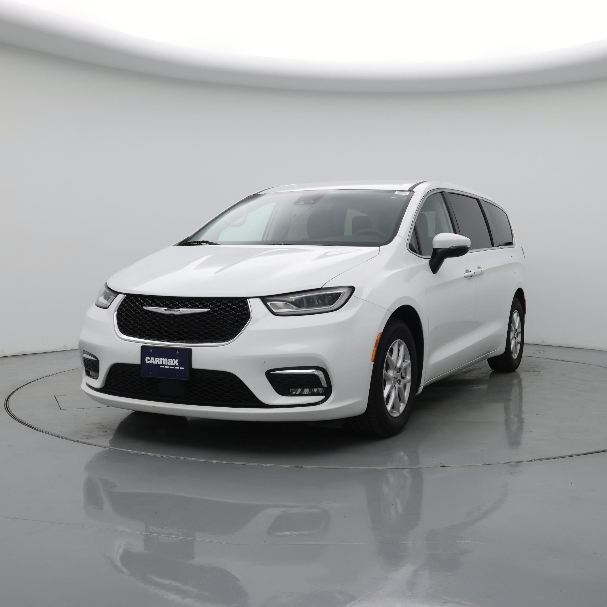 Thumbnail: 2023 Chrysler Pacifica - 4