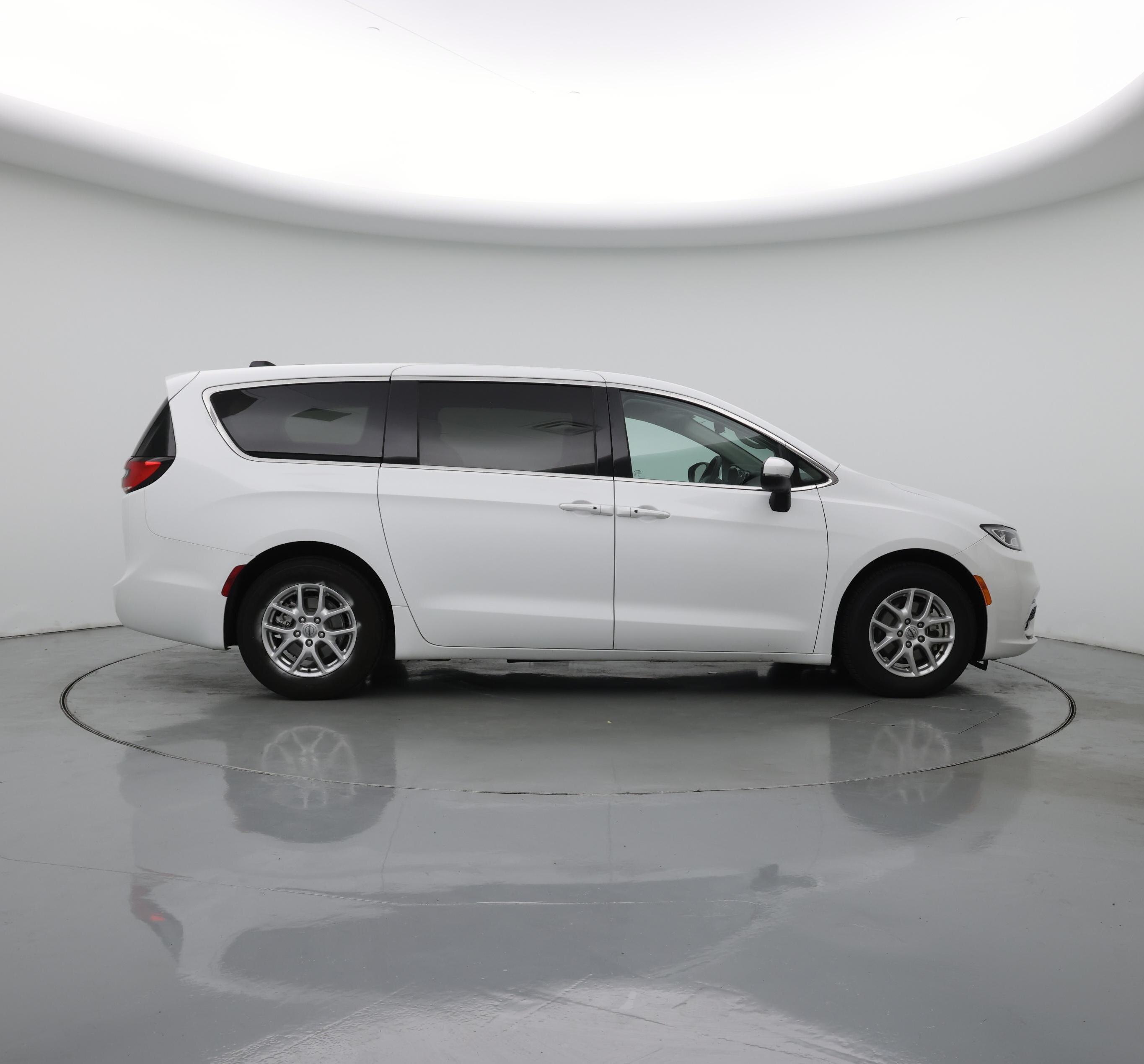 Thumbnail: 2023 Chrysler Pacifica - 7