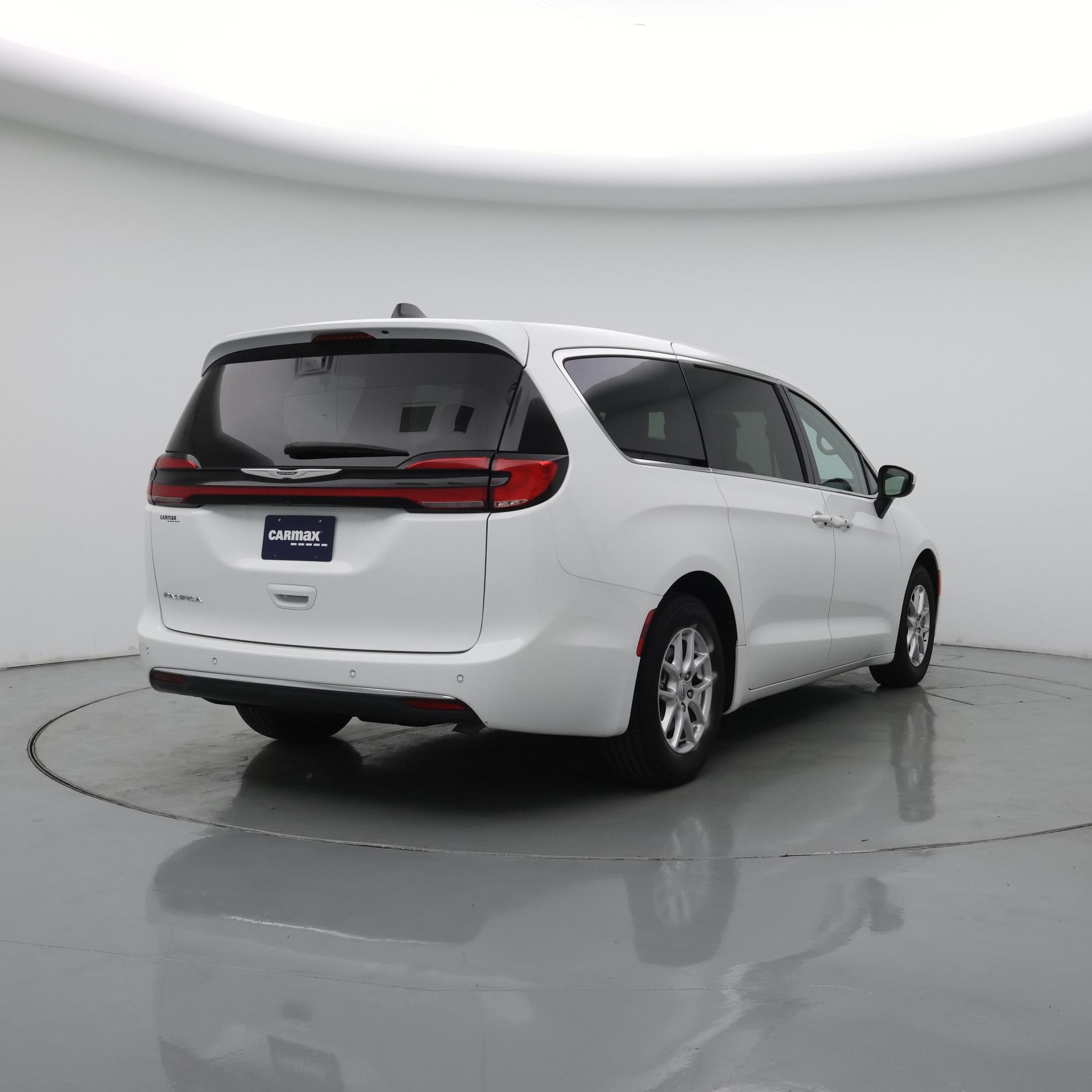 Thumbnail: 2023 Chrysler Pacifica - 8