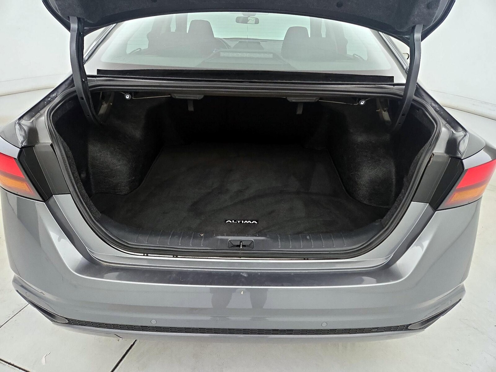 2025 Nissan Altima SV - Photo 21