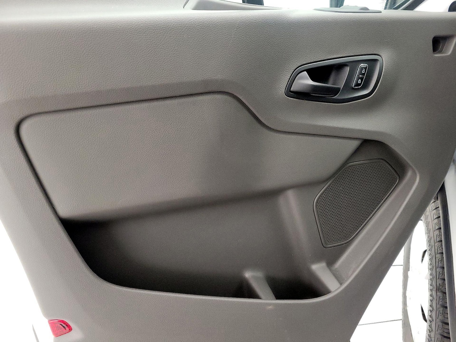 2024 Ford Transit Passenger Van XLT - Photo 13