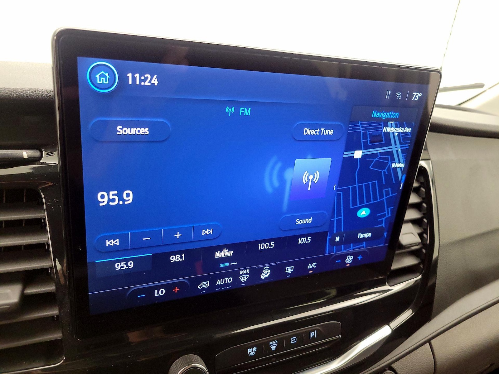 2024 Ford Transit Passenger Van XLT - Photo 17