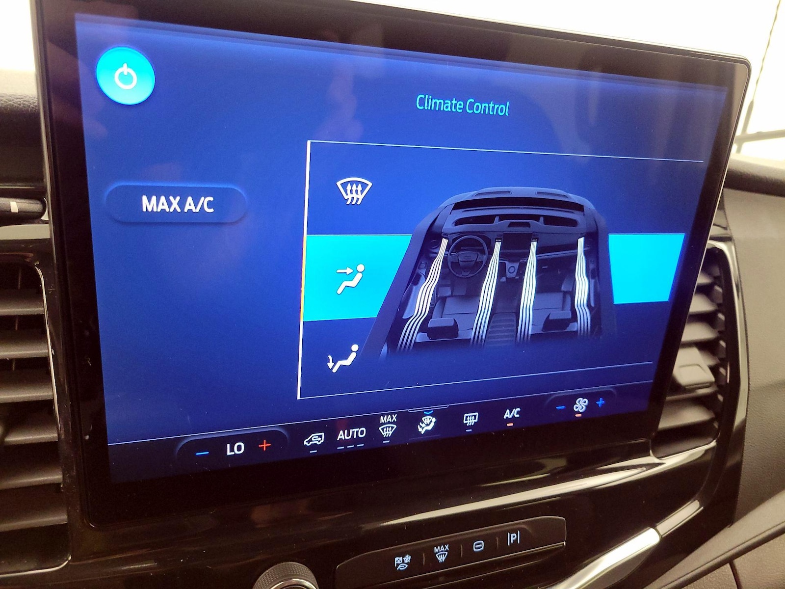 2024 Ford Transit Passenger Van XLT - Photo 18