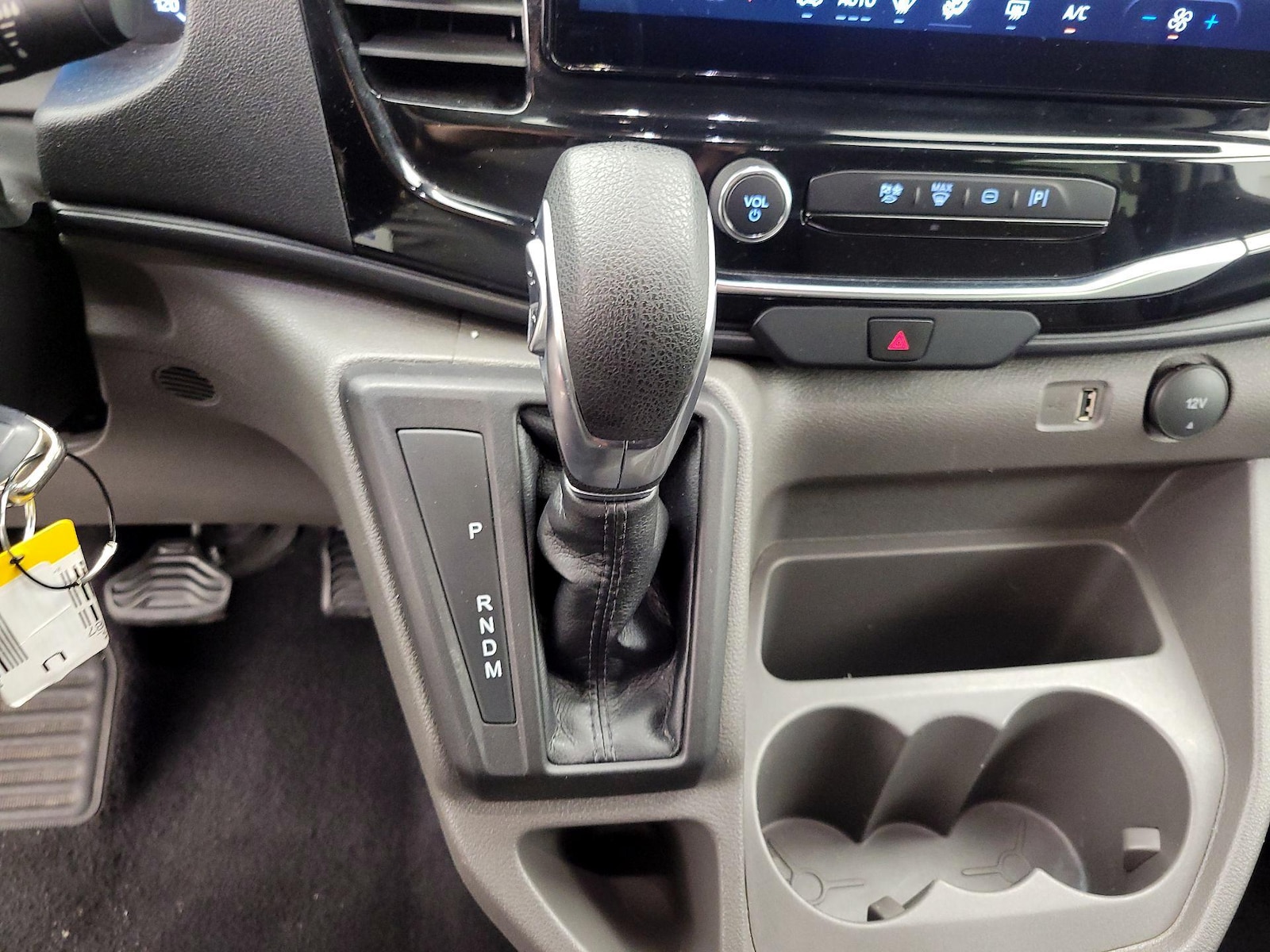 2024 Ford Transit Passenger Van XLT - Photo 19