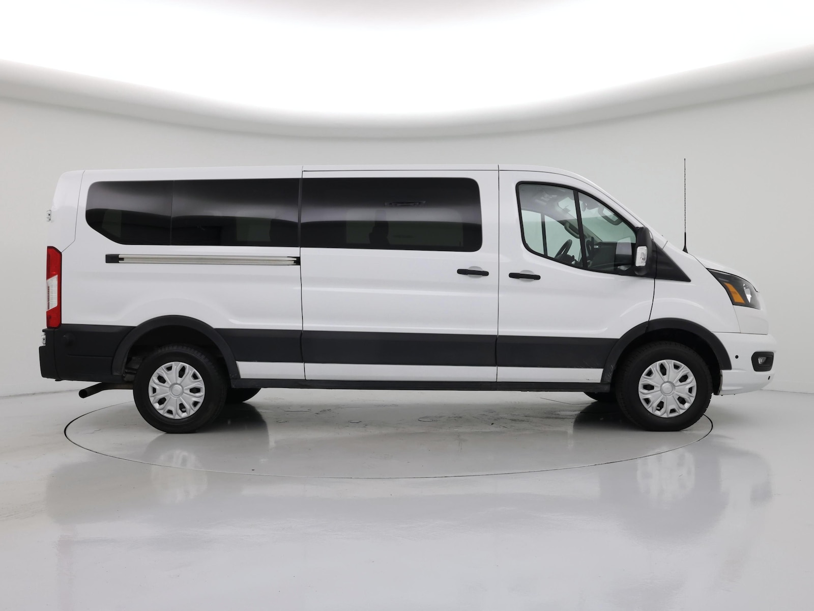 2024 Ford Transit Passenger Van XLT - Photo 8