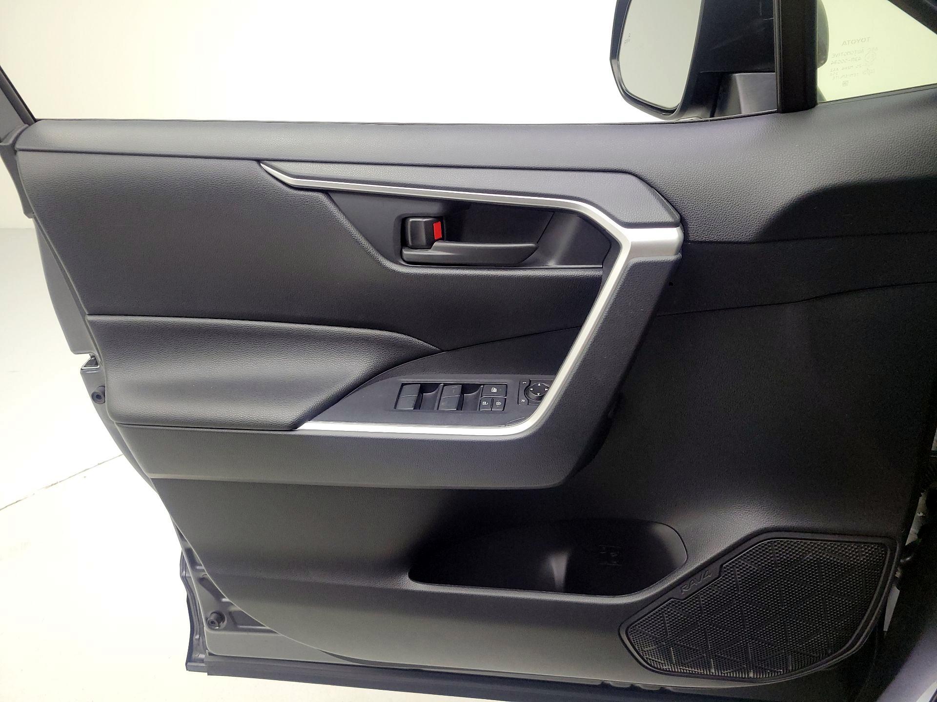 Thumbnail: 2021 Toyota RAV4 - 12