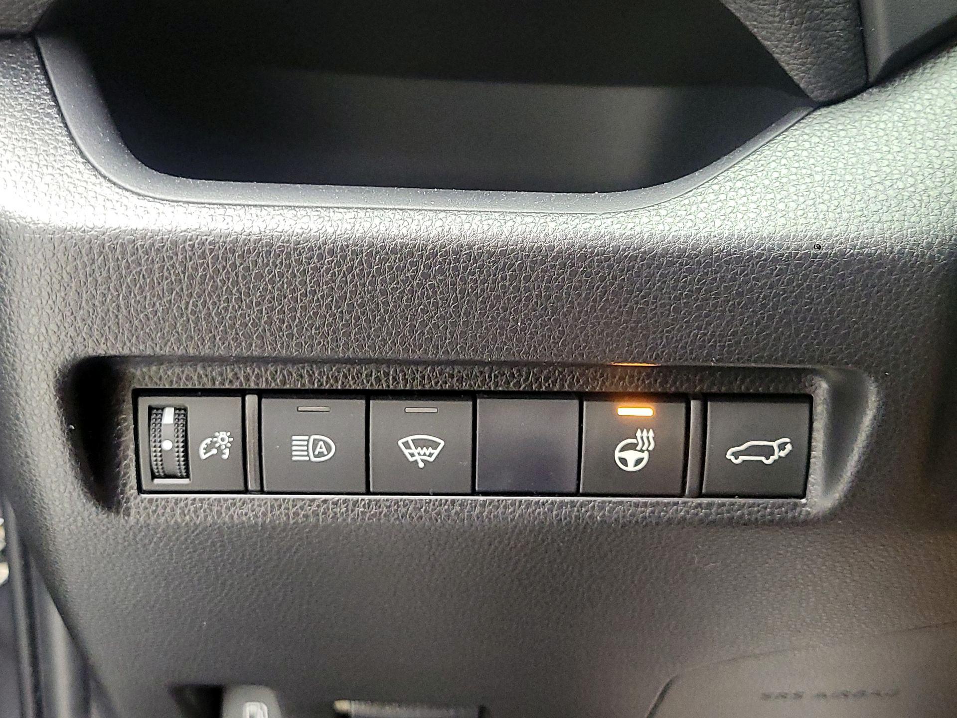 Thumbnail: 2021 Toyota RAV4 - 13