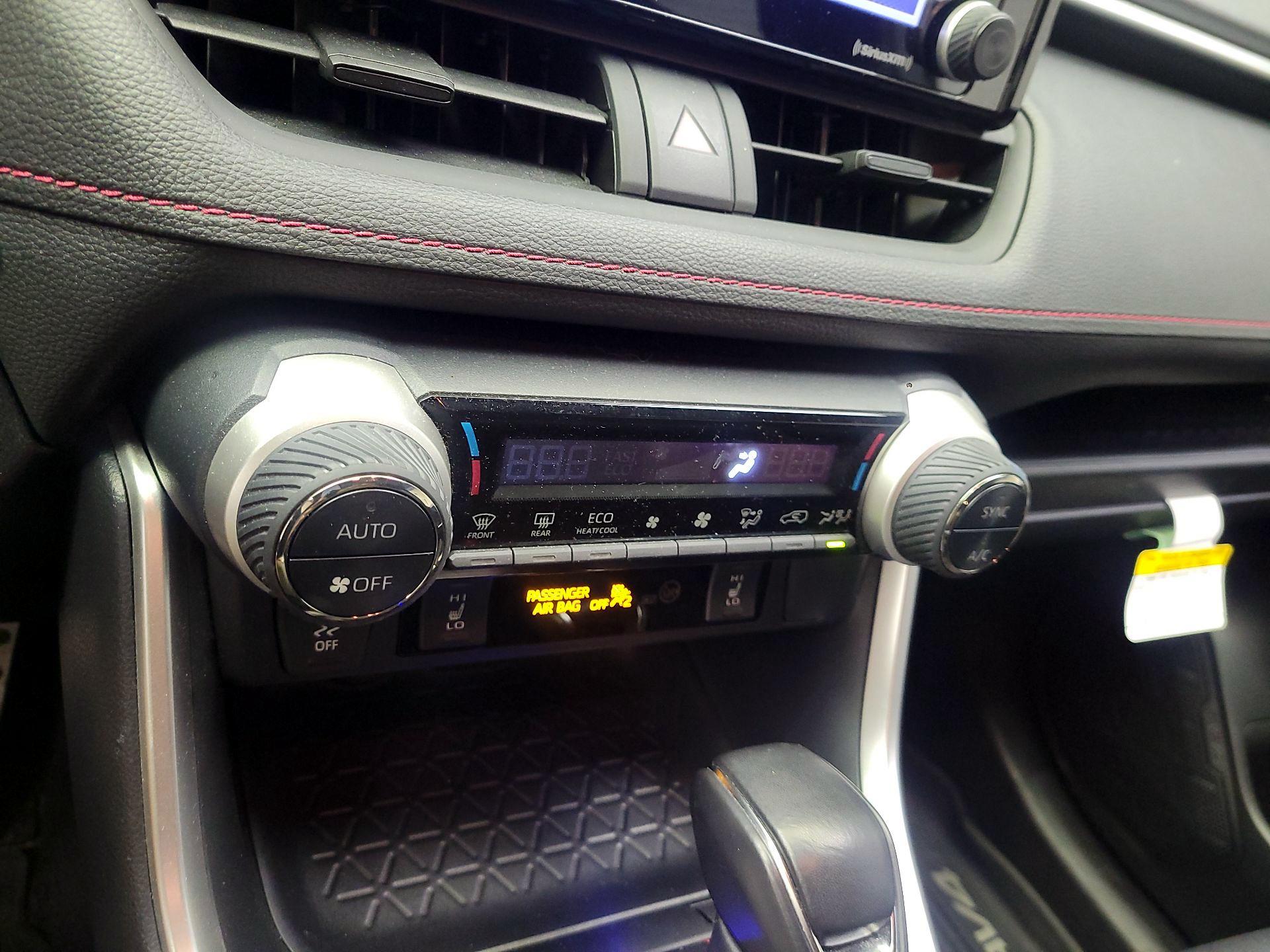 Thumbnail: 2021 Toyota RAV4 - 16
