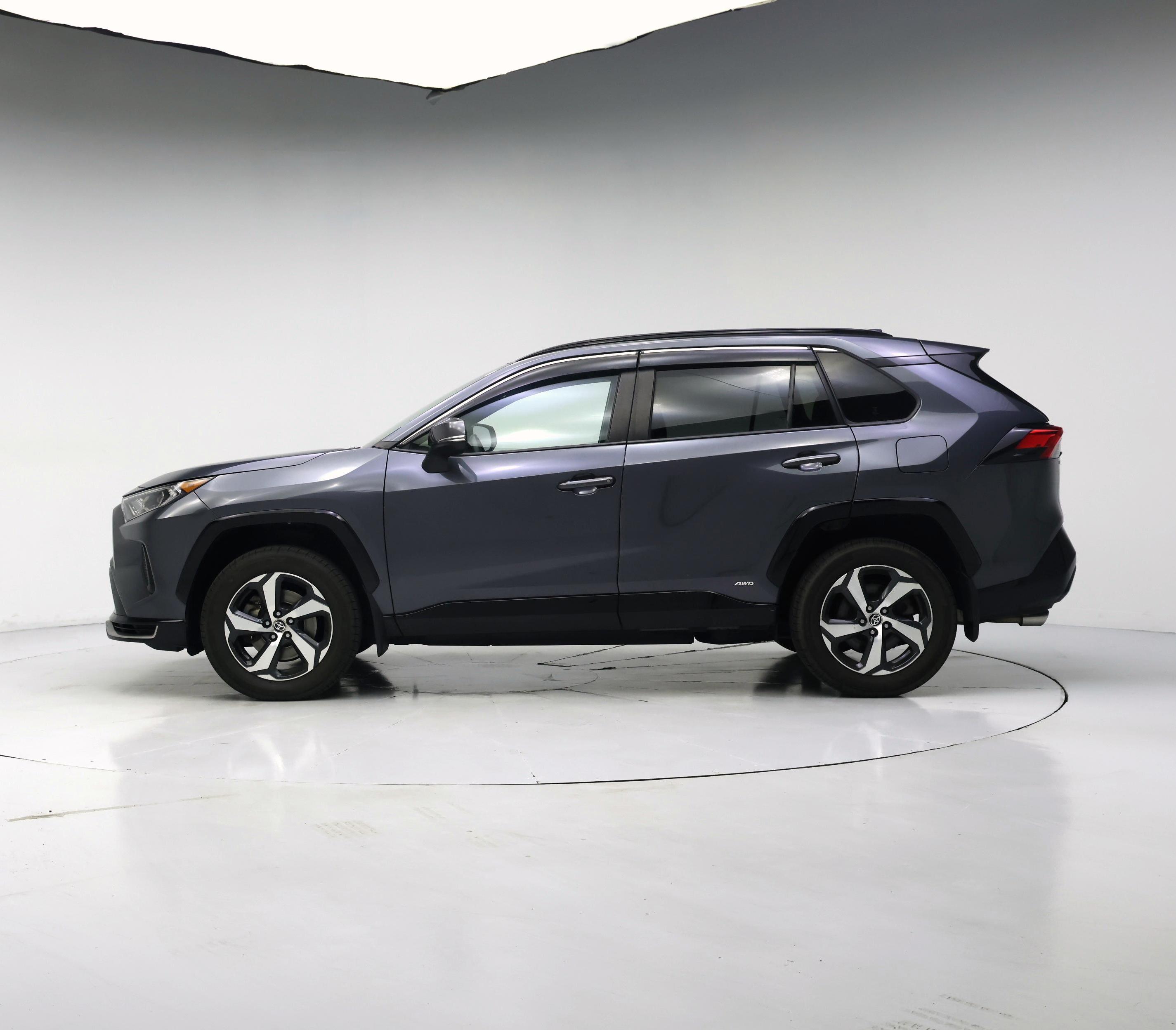 Thumbnail: 2021 Toyota RAV4 - 3