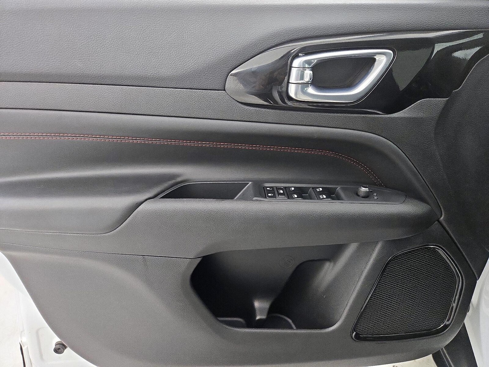 2025 Jeep Compass Trailhawk - Photo 13