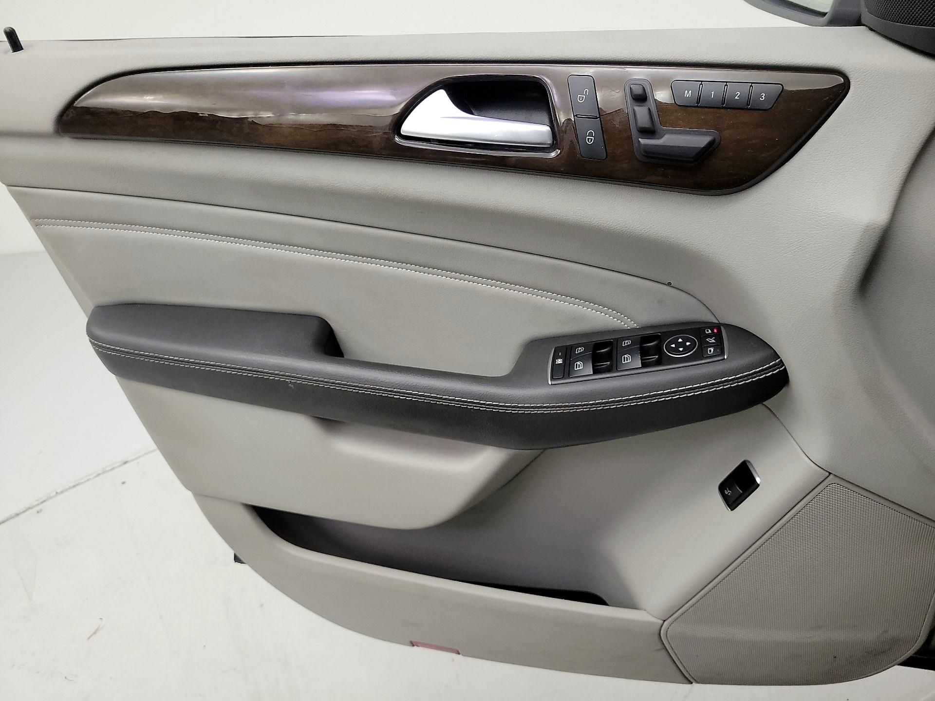 Thumbnail: 2015 Mercedes-Benz M-Class - 12