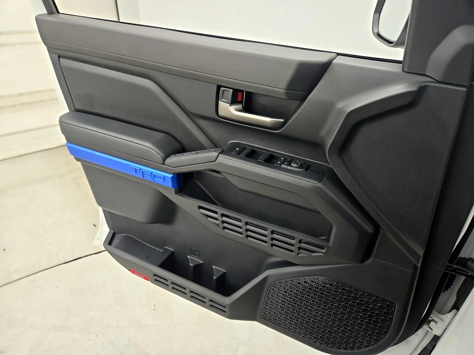2025 Toyota Tacoma TRD Off Road - Photo 13