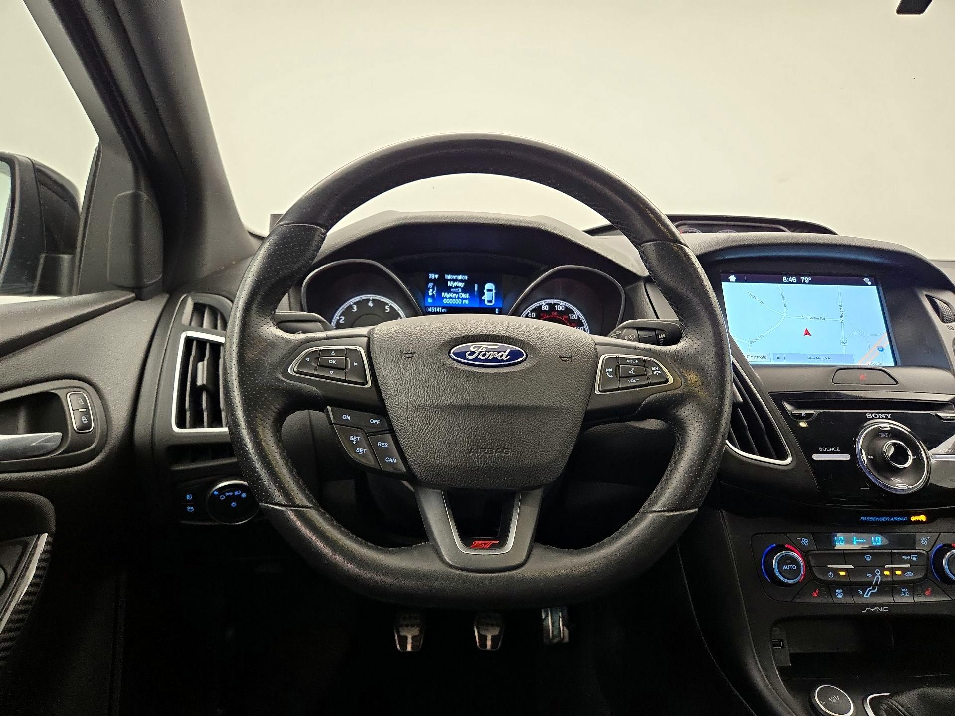 Thumbnail: 2016 Ford Focus - 10