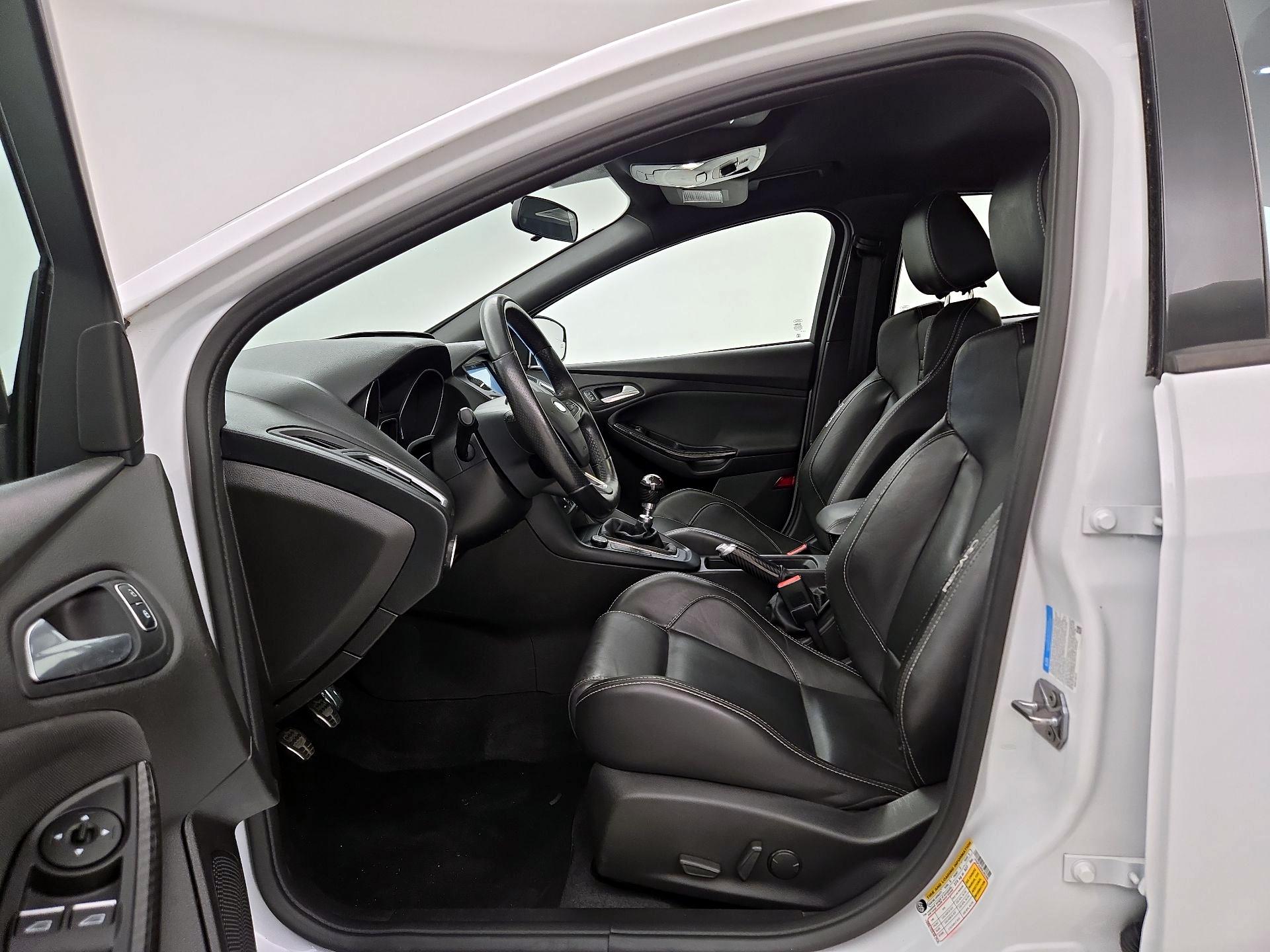 Thumbnail: 2016 Ford Focus - 11