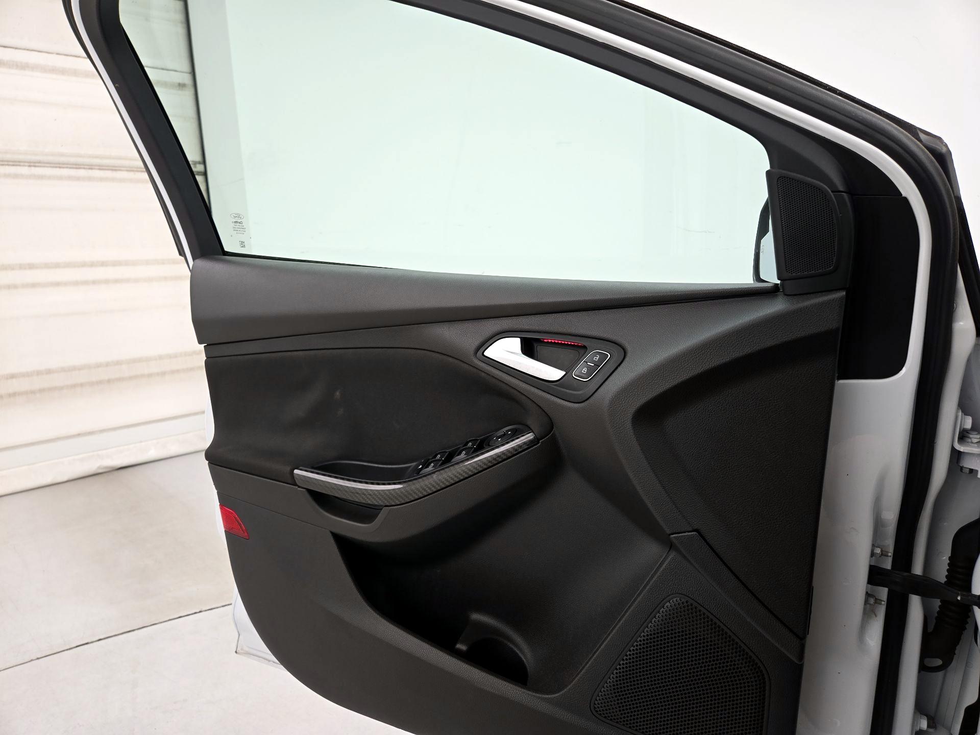 Thumbnail: 2016 Ford Focus - 12