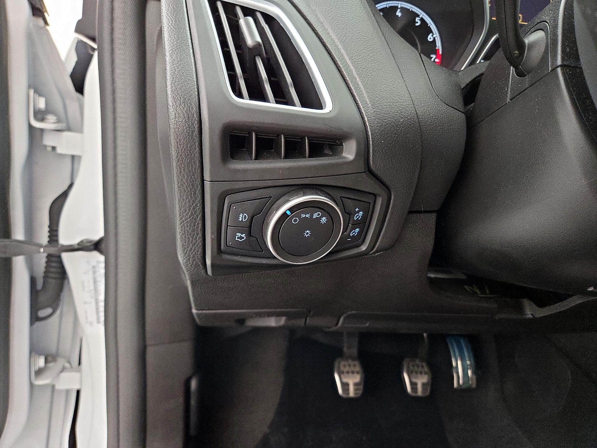 Thumbnail: 2016 Ford Focus - 13