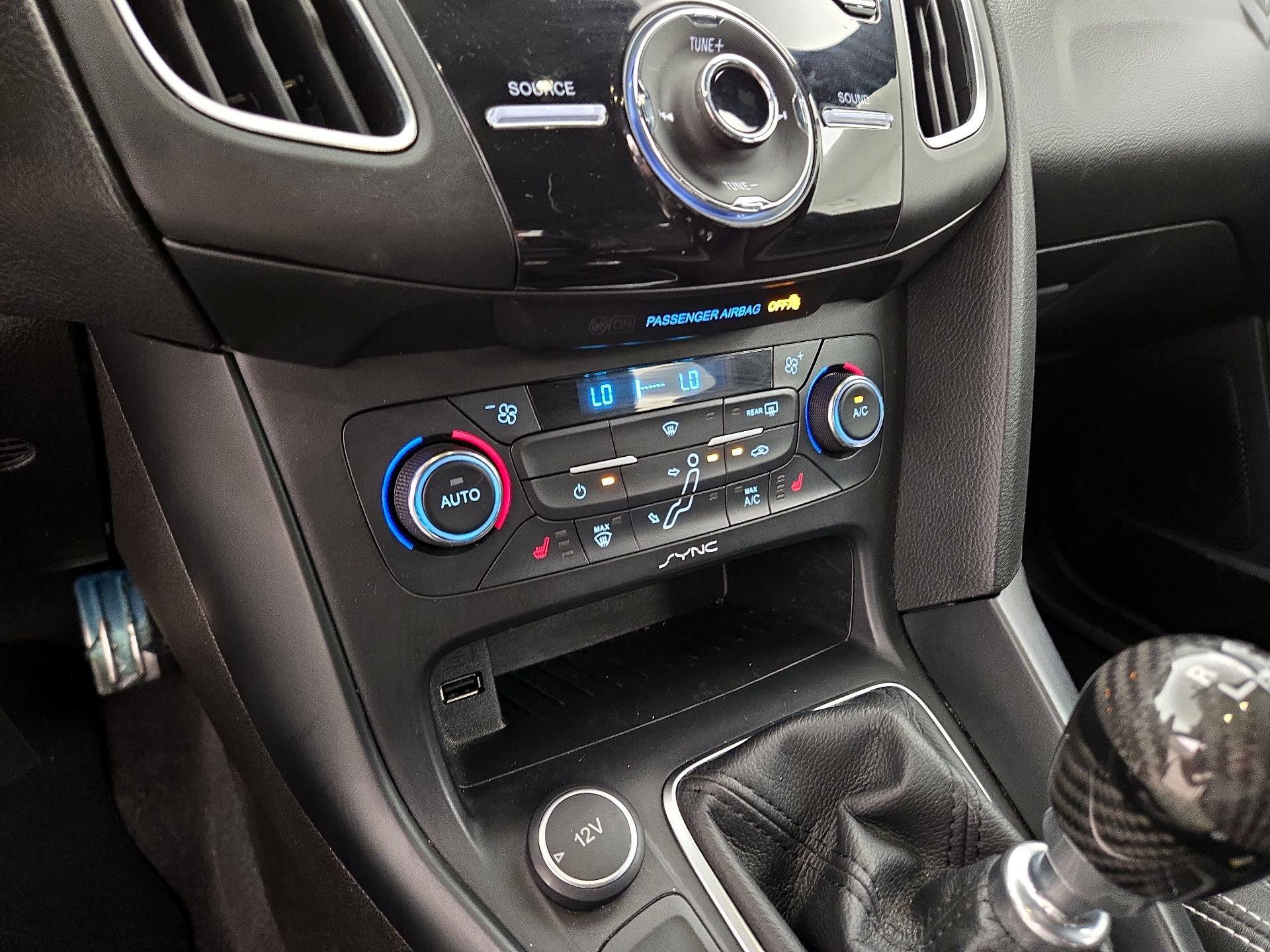 Thumbnail: 2016 Ford Focus - 17