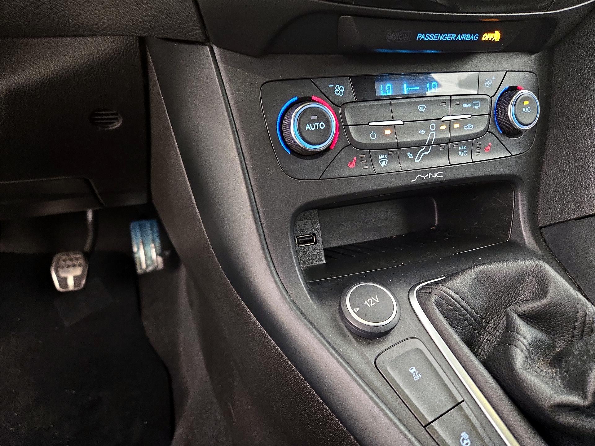 Thumbnail: 2016 Ford Focus - 19