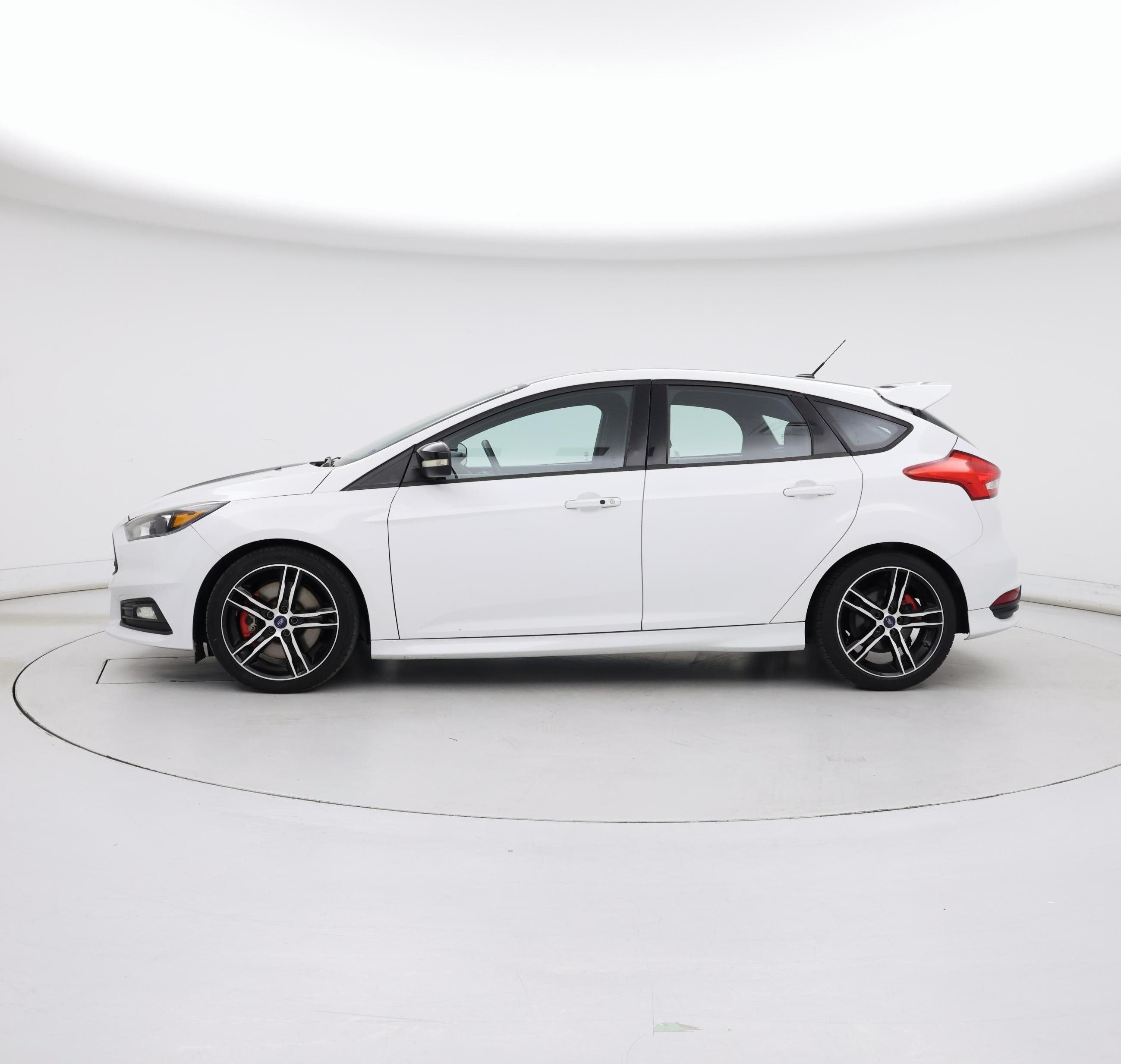 Thumbnail: 2016 Ford Focus - 3