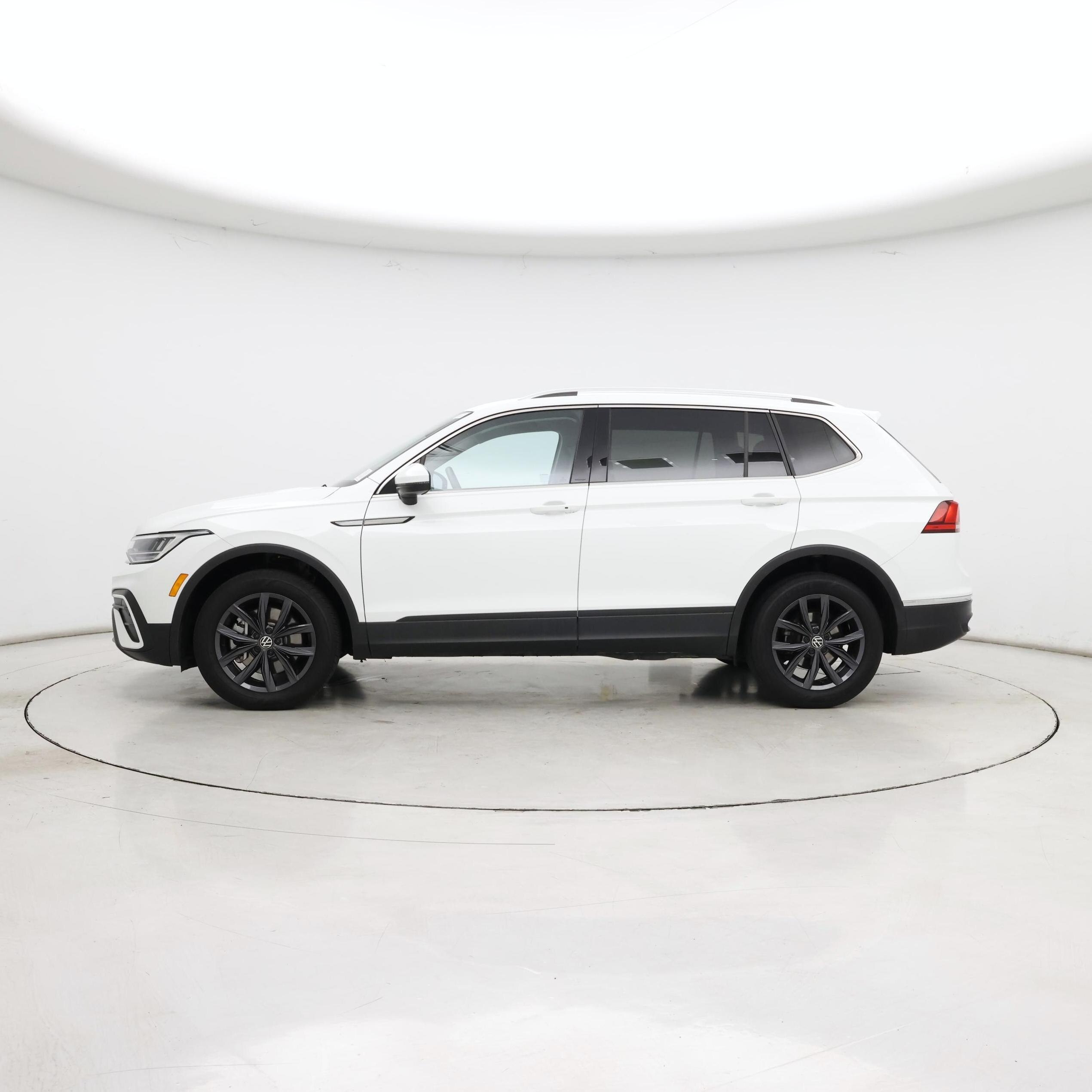 Thumbnail: 2024 Volkswagen Tiguan - 3