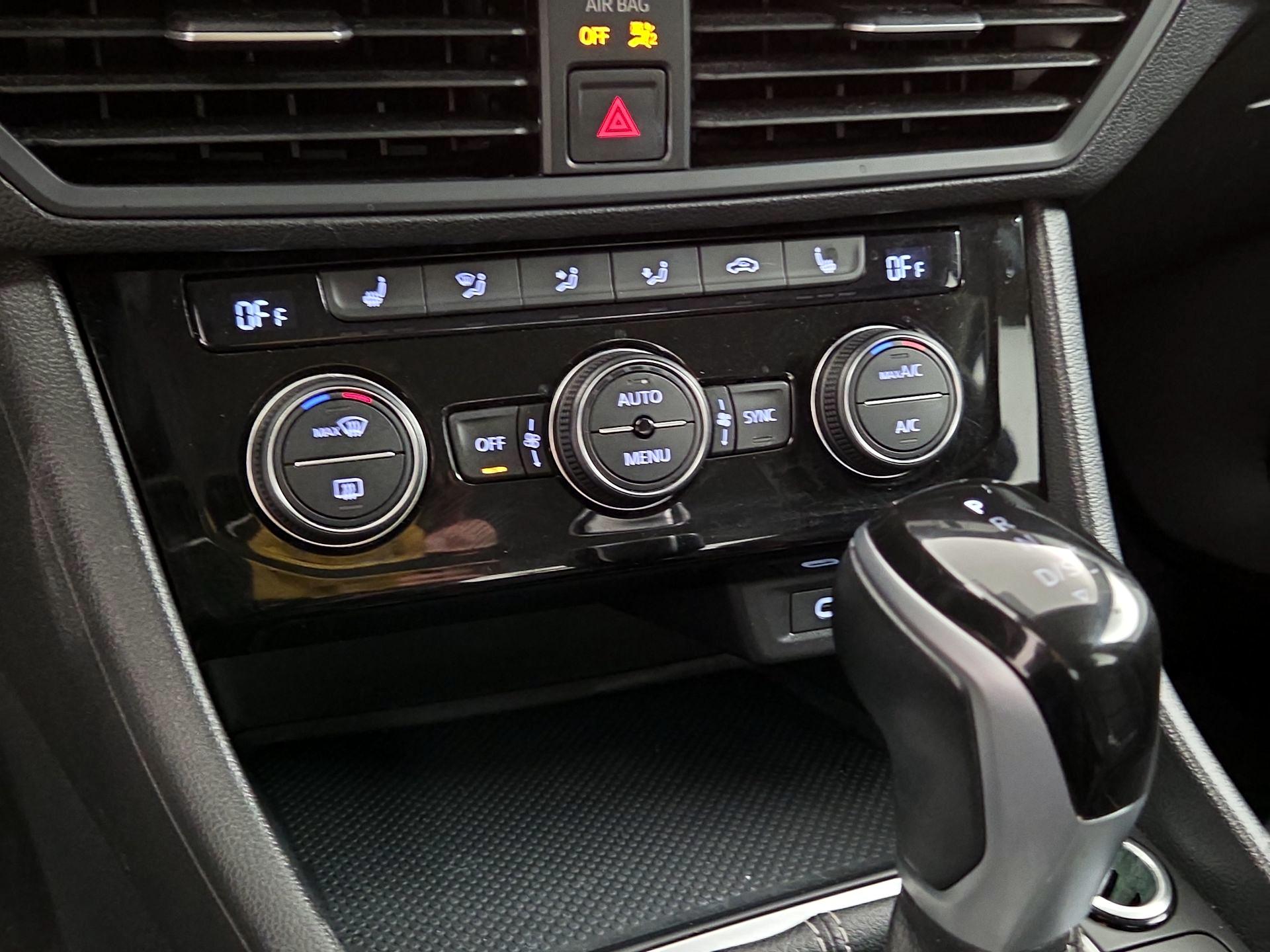 Thumbnail: 2024 Volkswagen Jetta - 16