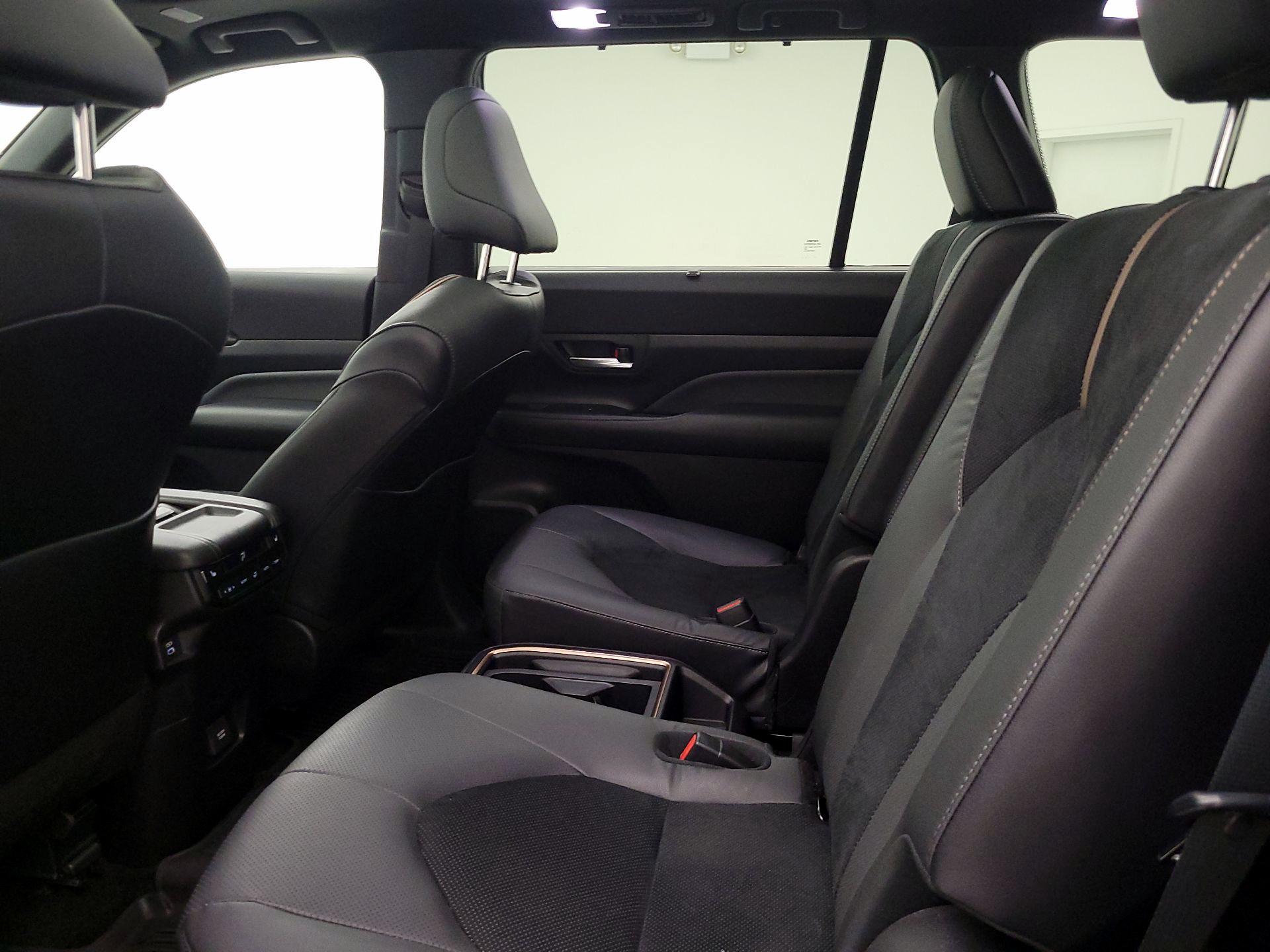 Thumbnail: 2024 Toyota Highlander - 20
