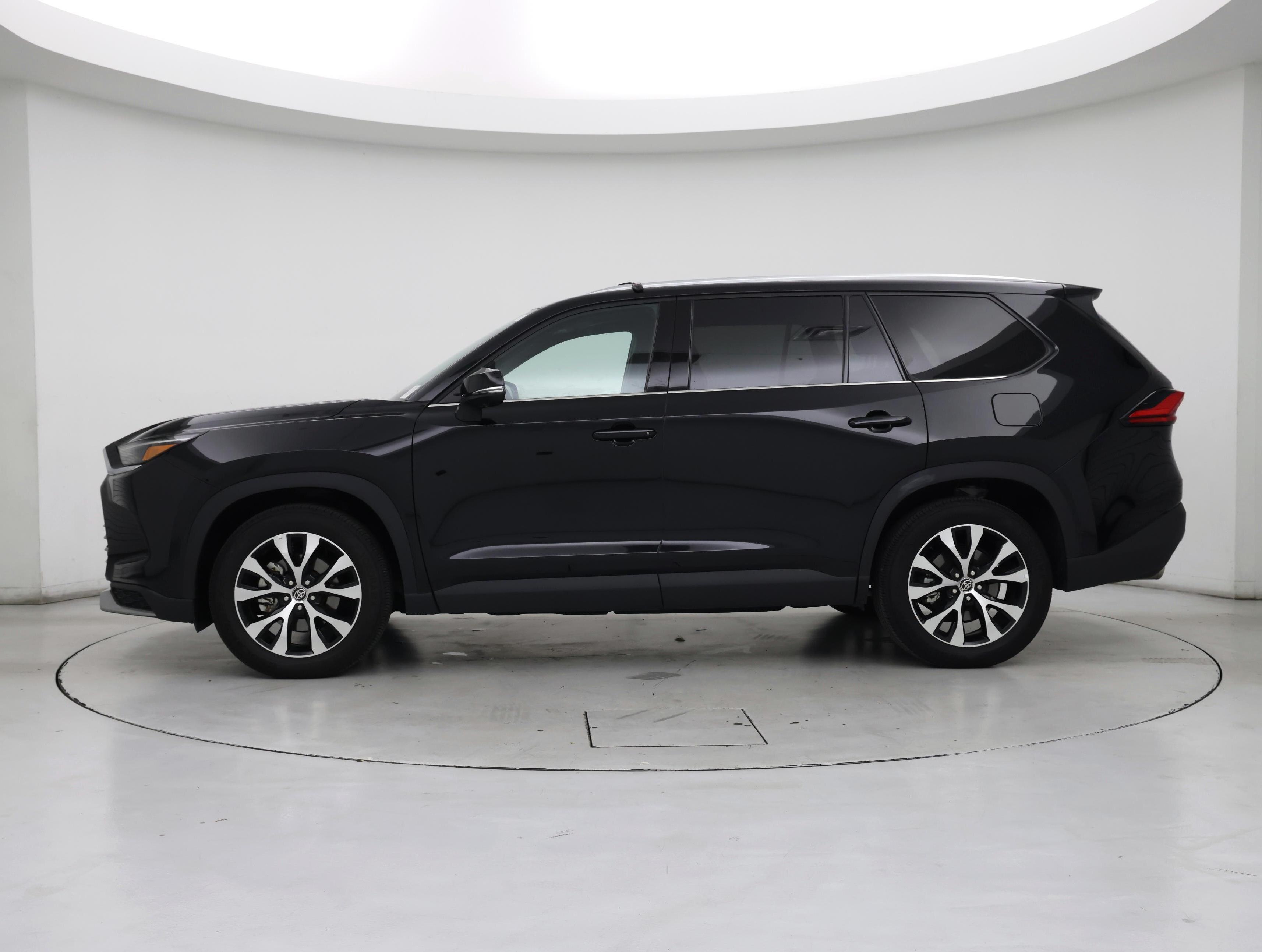 Thumbnail: 2024 Toyota Highlander - 3