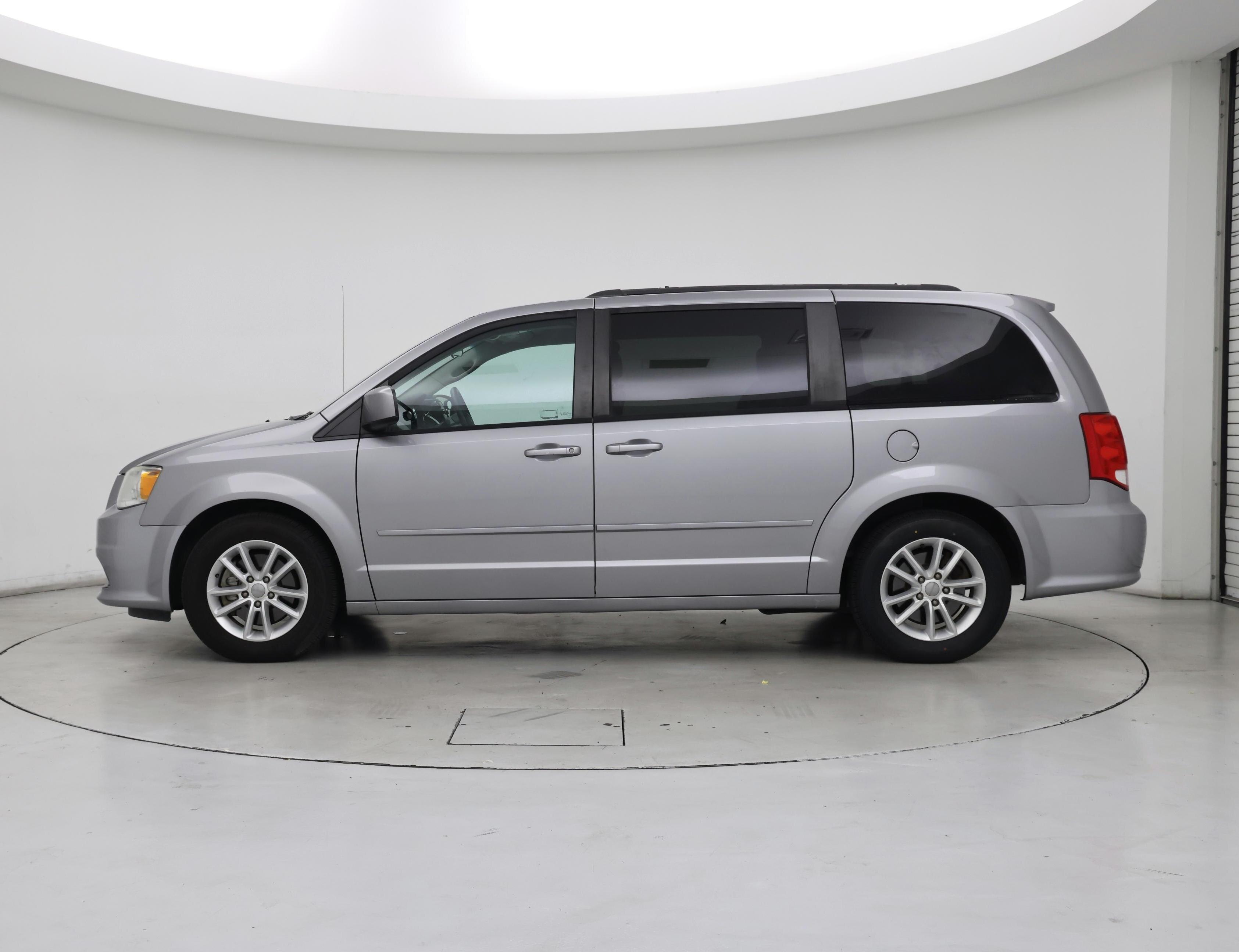 Thumbnail: 2016 Dodge Grand Caravan - 3