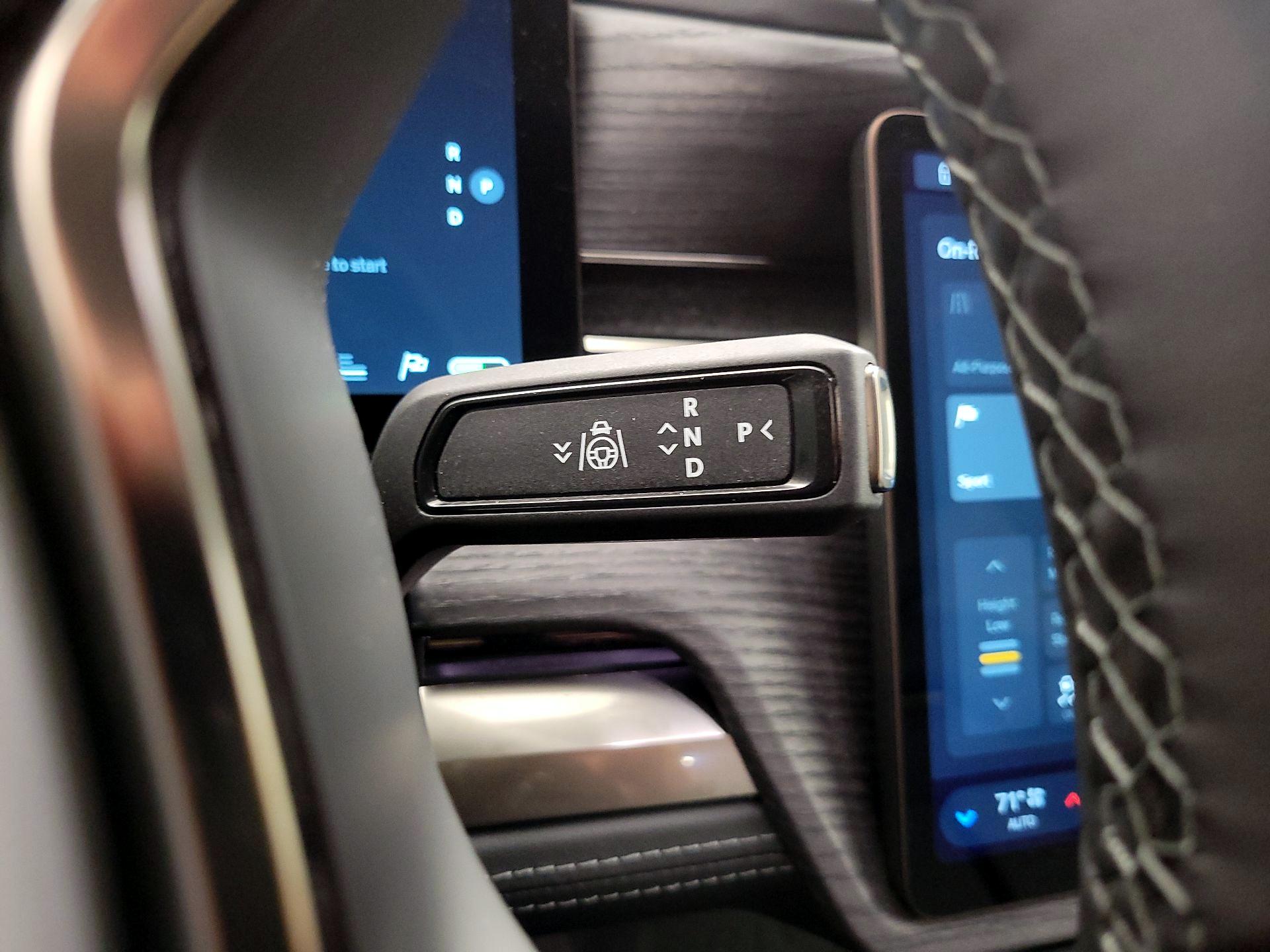 Thumbnail: 2023 Rivian R1S - 17