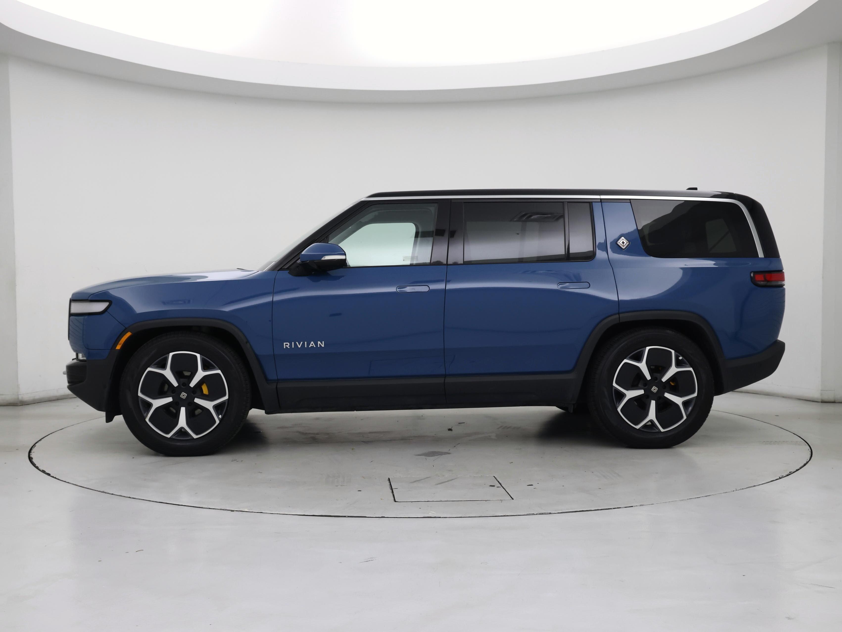 Thumbnail: 2023 Rivian R1S - 3