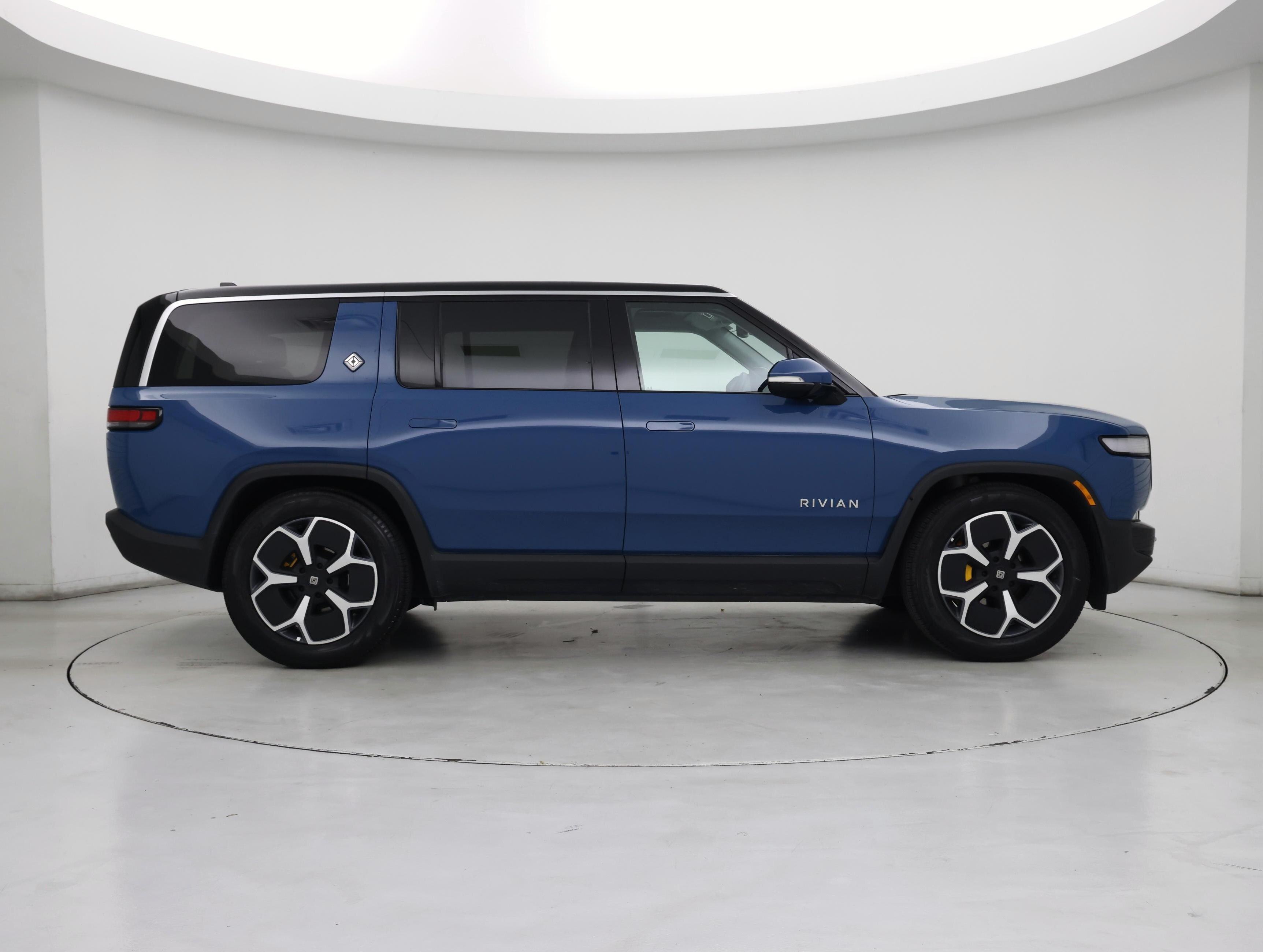 Thumbnail: 2023 Rivian R1S - 7