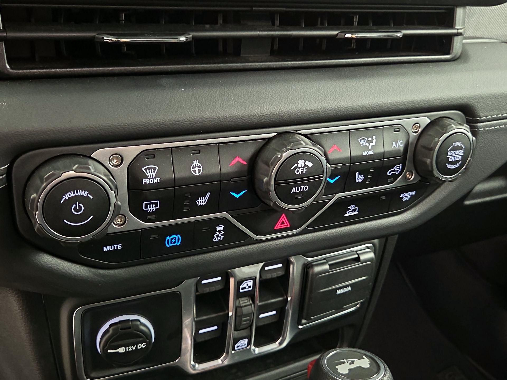 Thumbnail: 2025 Jeep Wrangler - 16
