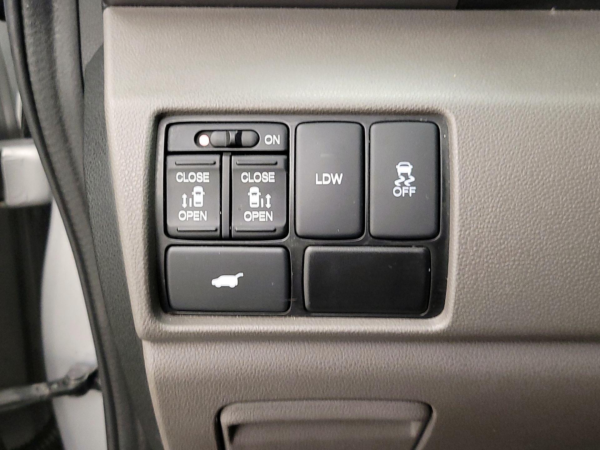 Thumbnail: 2015 Honda Odyssey - 13