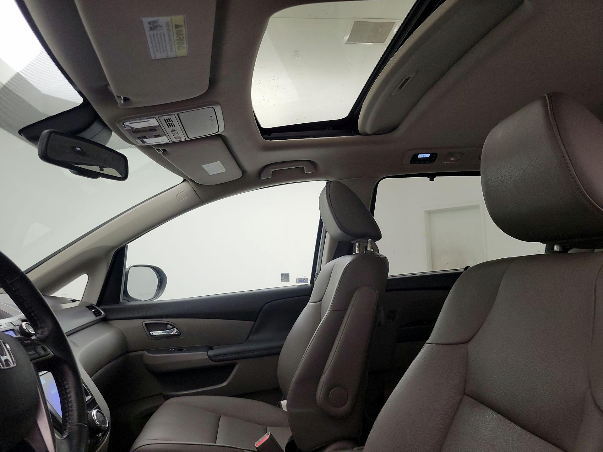 Thumbnail: 2015 Honda Odyssey - 19