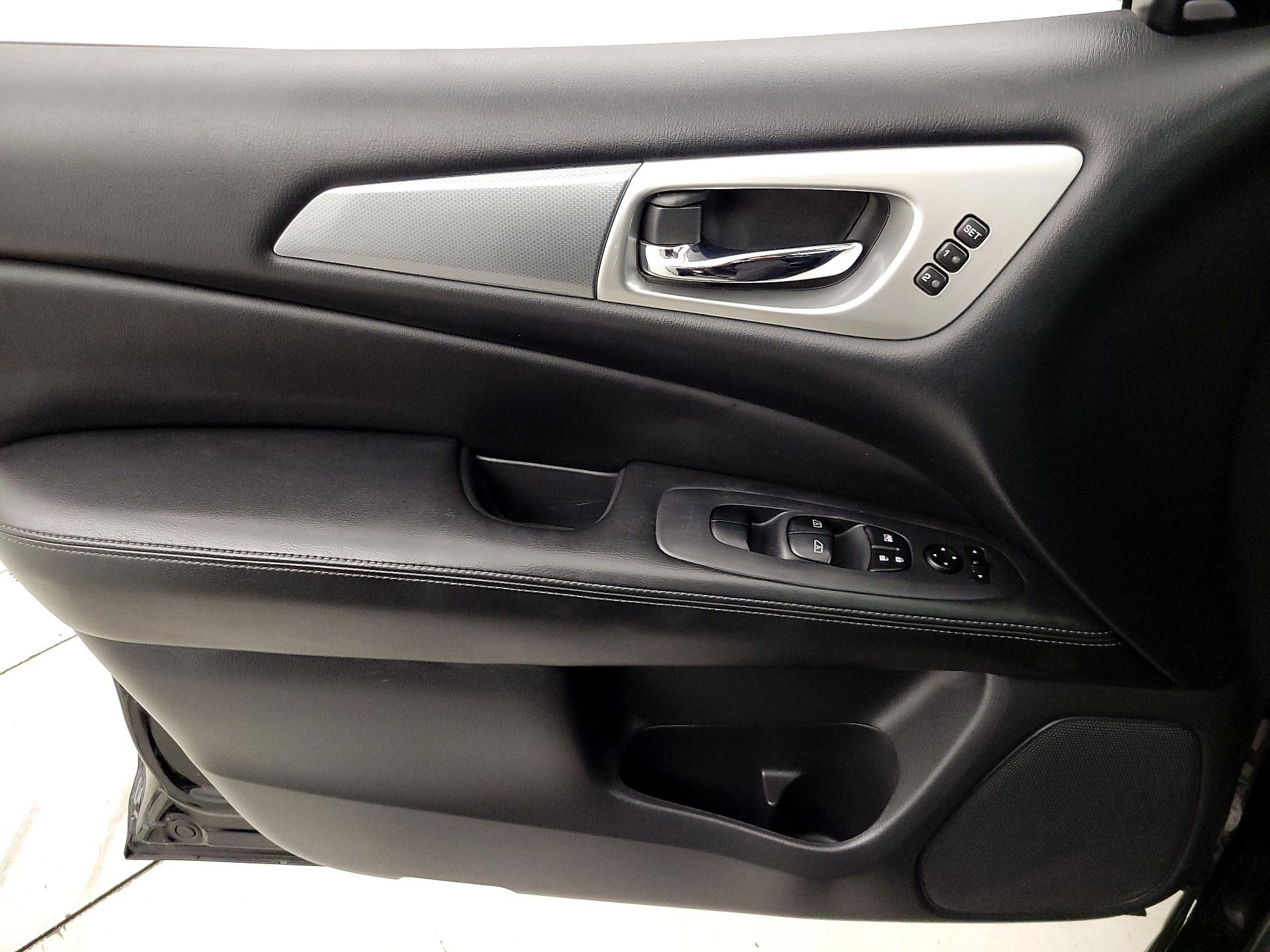 Thumbnail: 2017 Nissan Pathfinder - 12