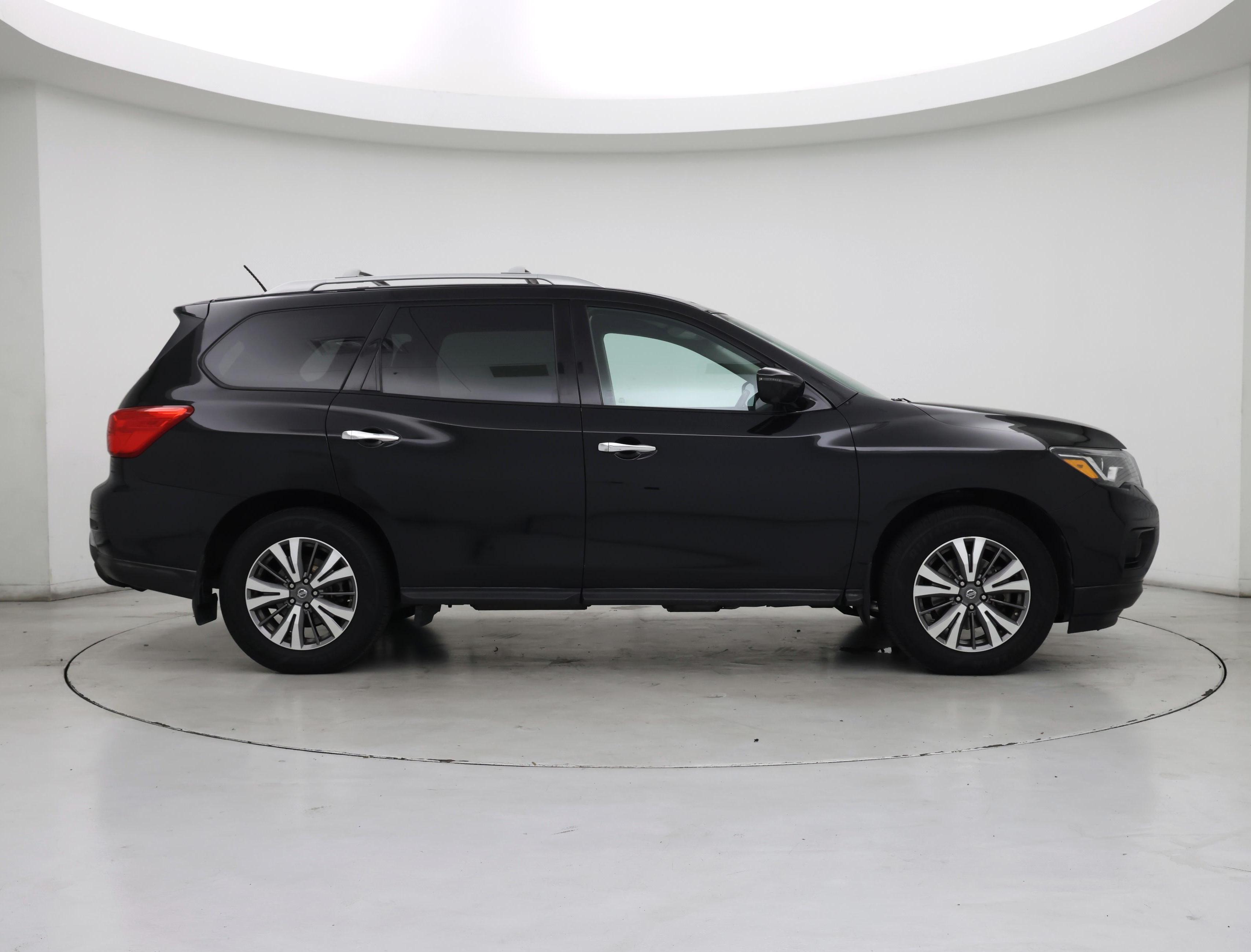 Thumbnail: 2017 Nissan Pathfinder - 7