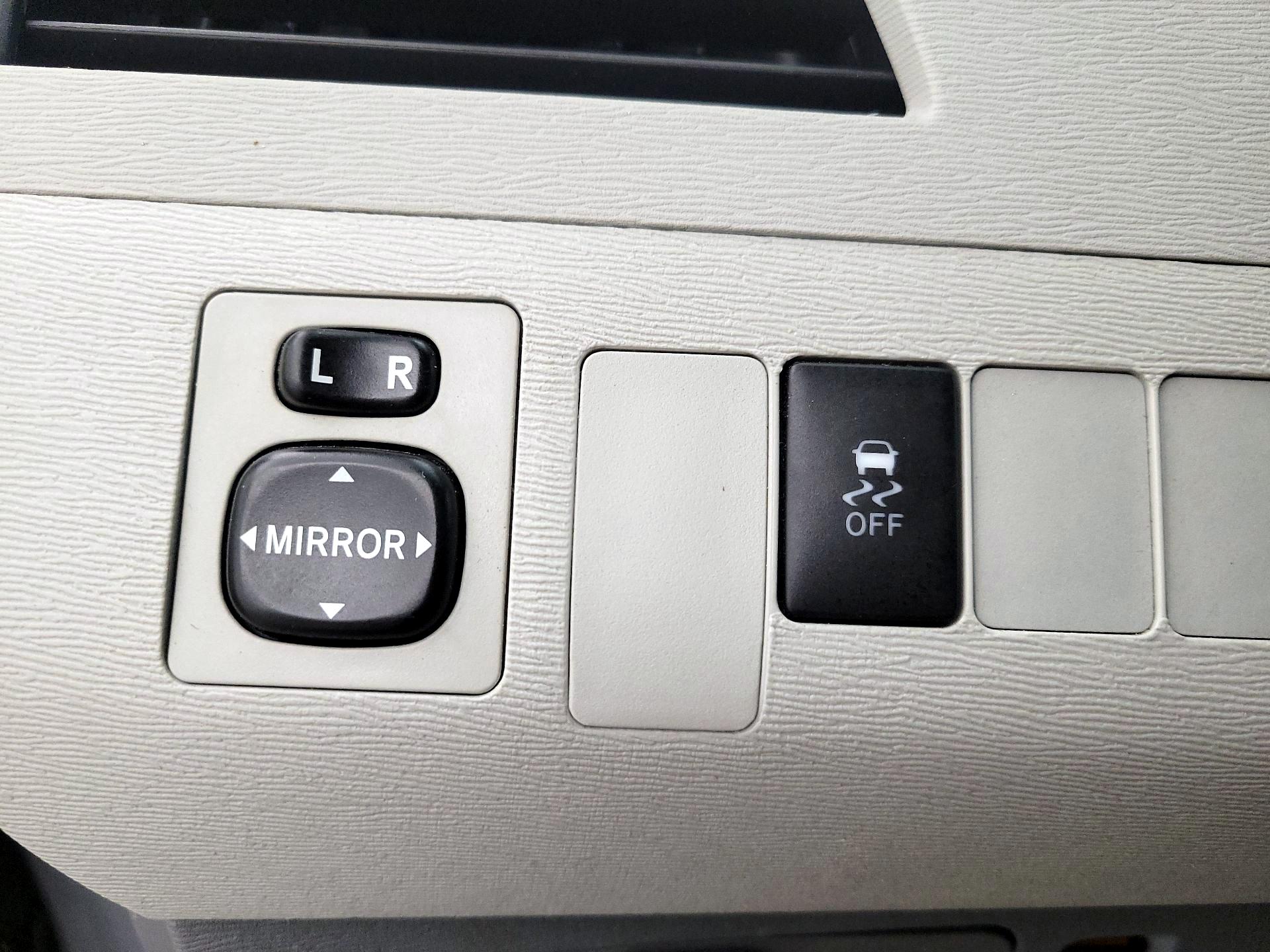 Thumbnail: 2014 Toyota Sienna - 13