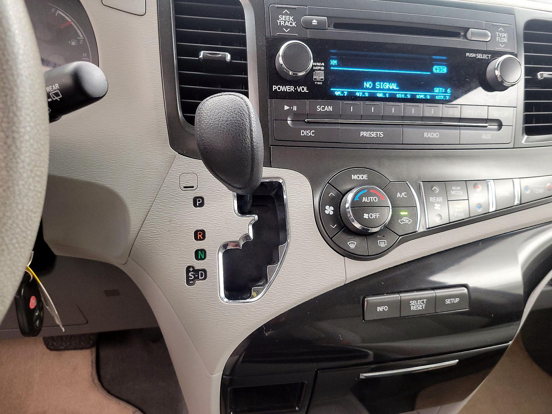 Thumbnail: 2014 Toyota Sienna - 16