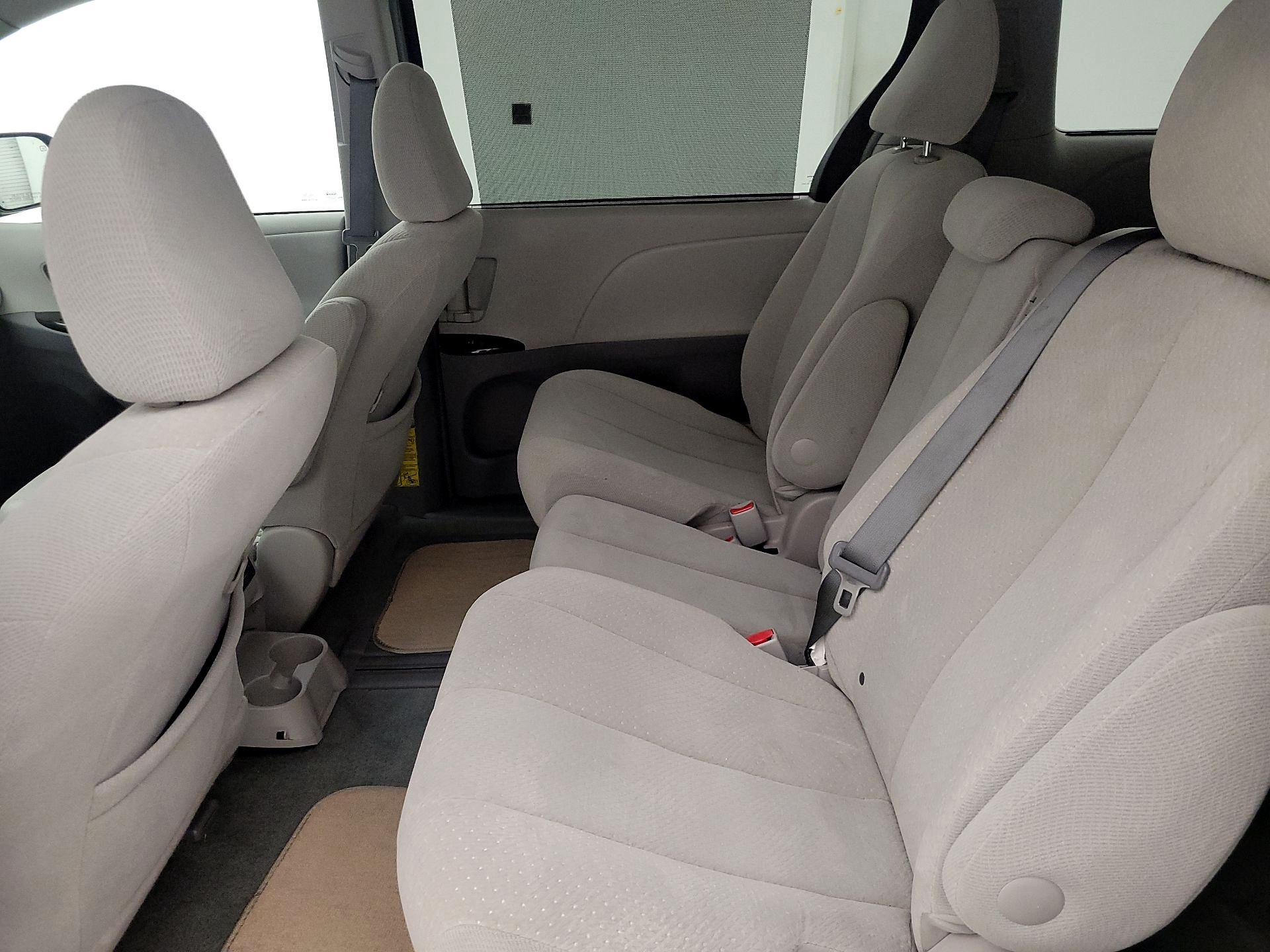 Thumbnail: 2014 Toyota Sienna - 18