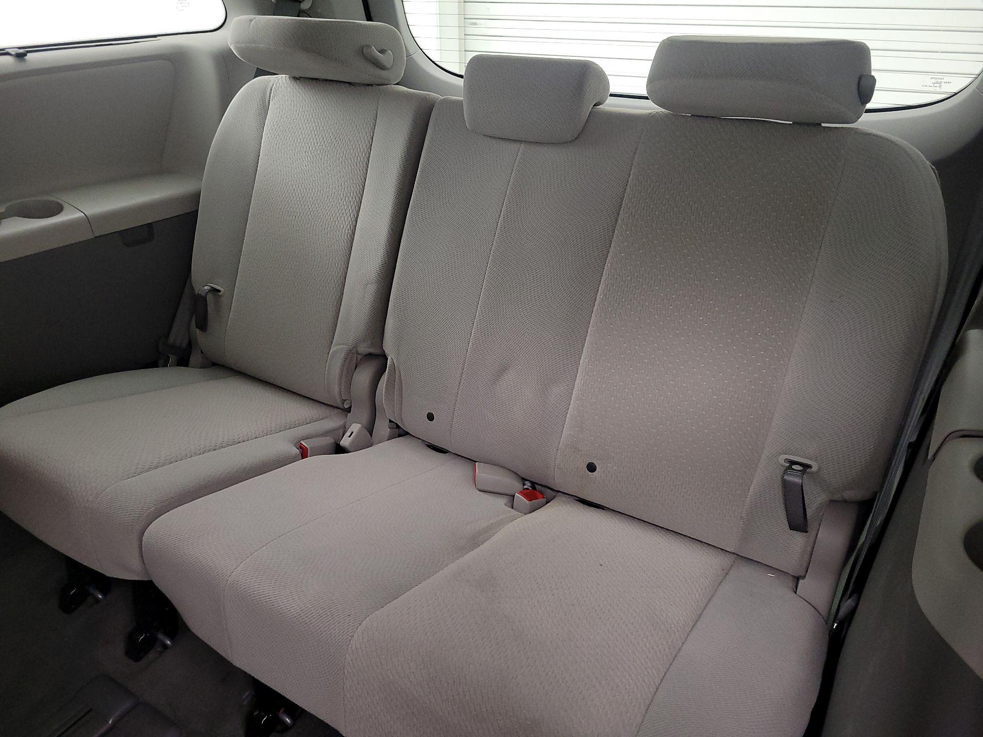 Thumbnail: 2014 Toyota Sienna - 19