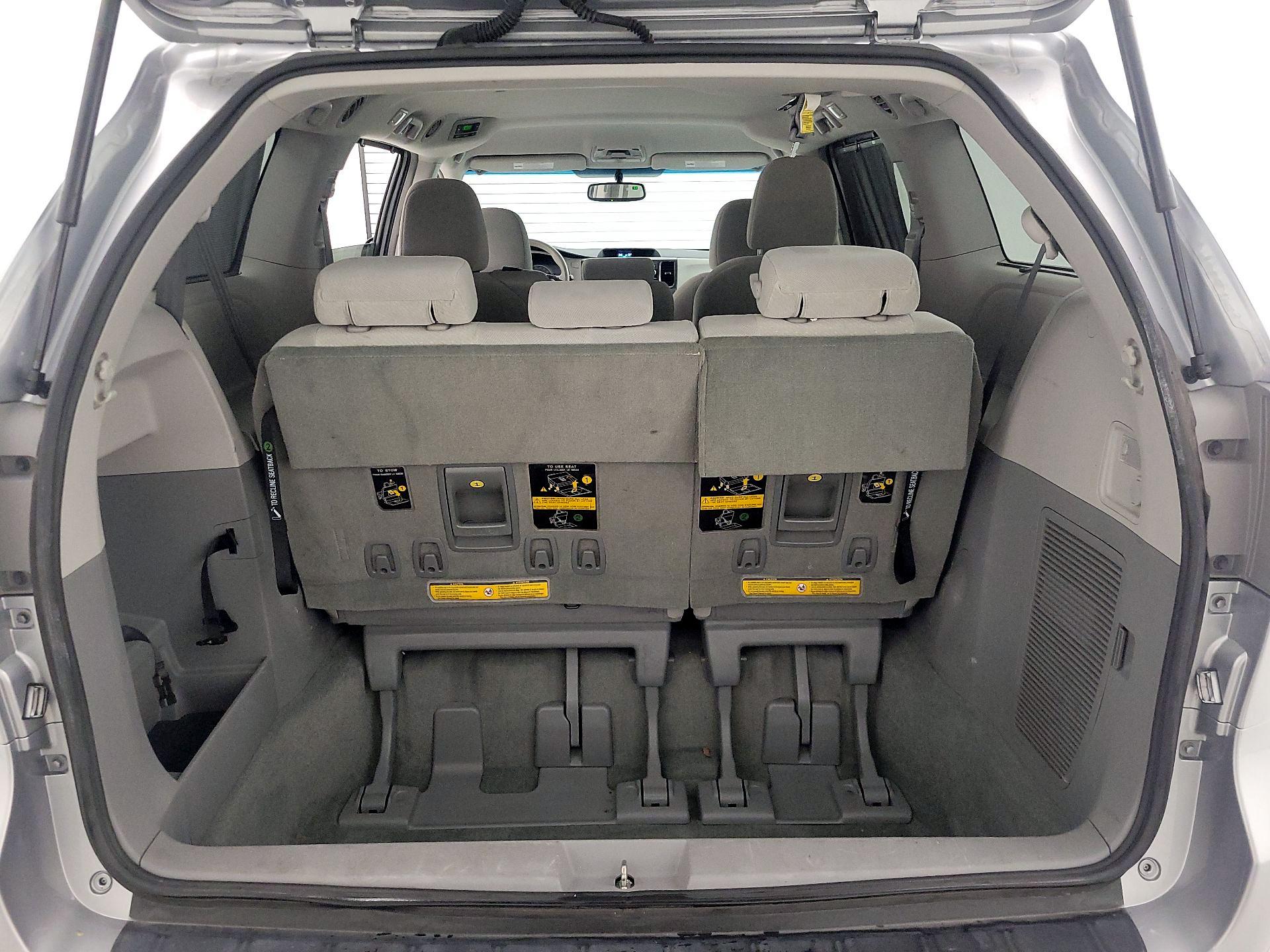 Thumbnail: 2014 Toyota Sienna - 20