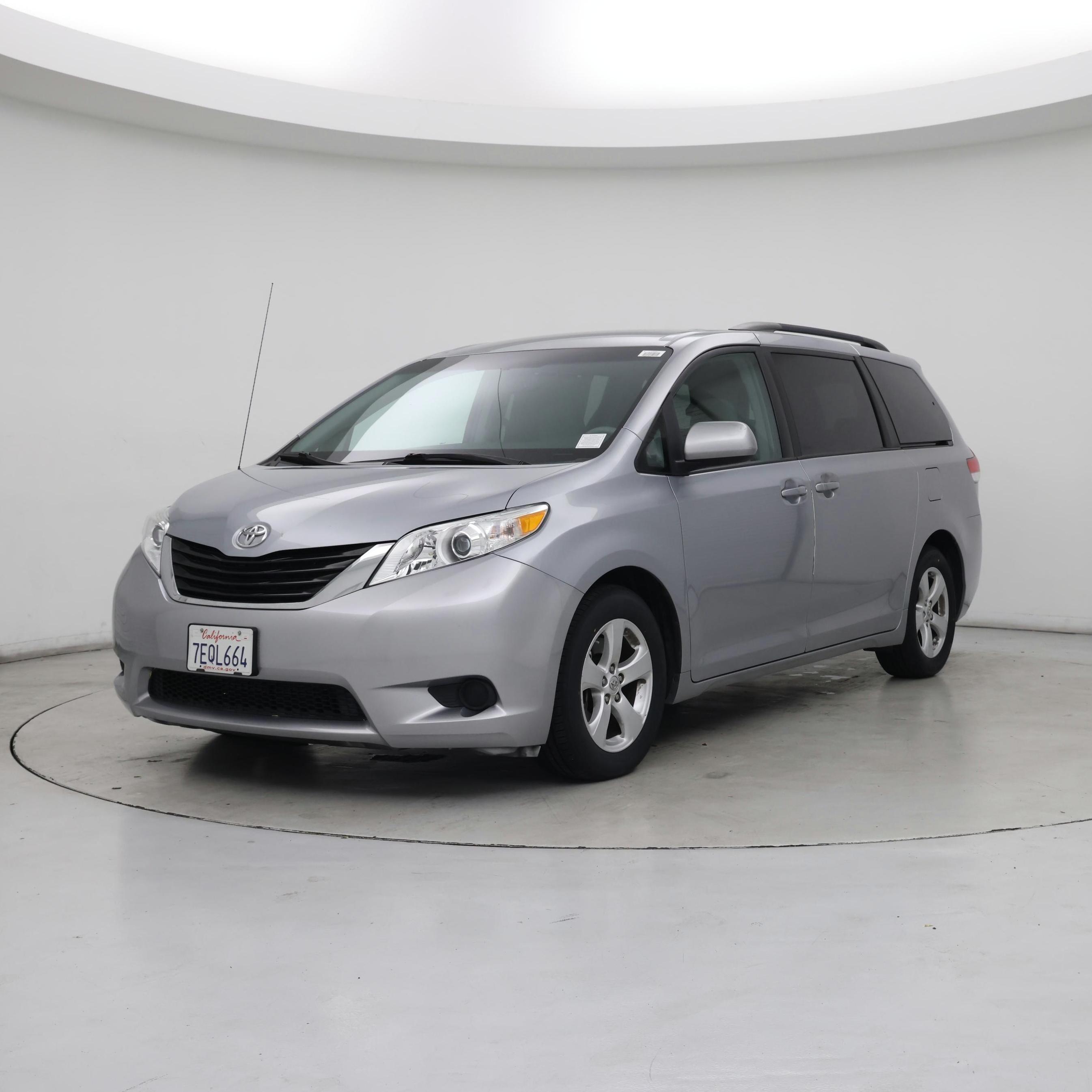 Thumbnail: 2014 Toyota Sienna - 4