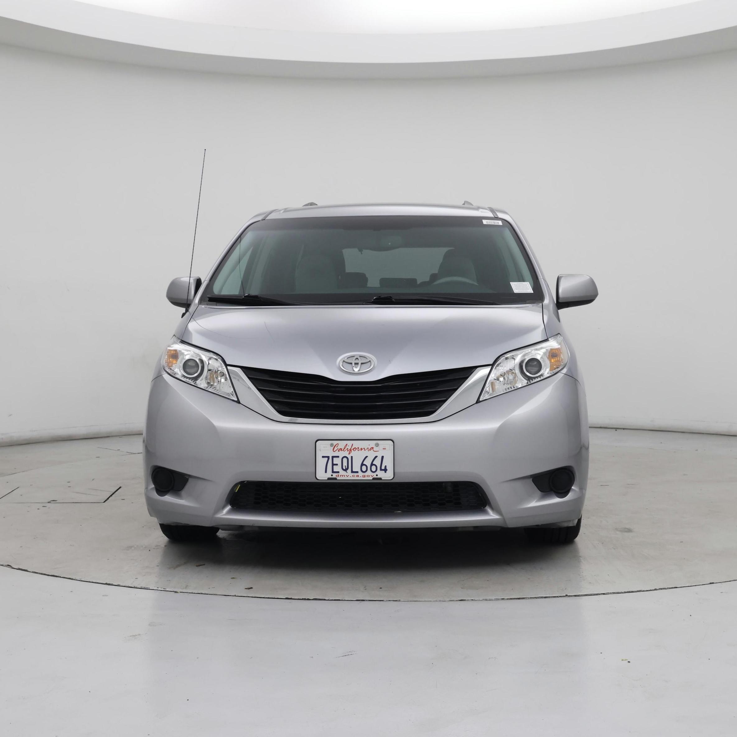 Thumbnail: 2014 Toyota Sienna - 5