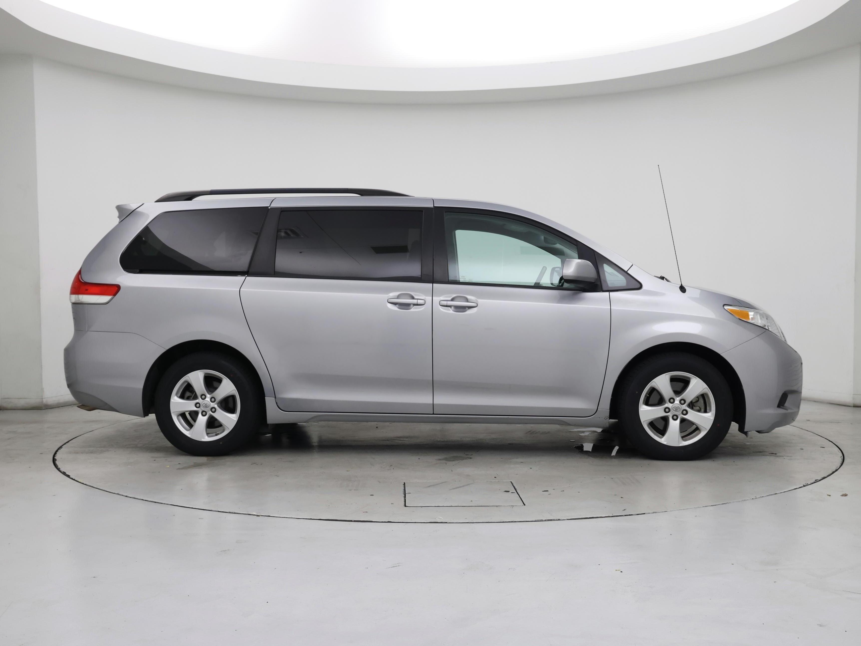 Thumbnail: 2014 Toyota Sienna - 7