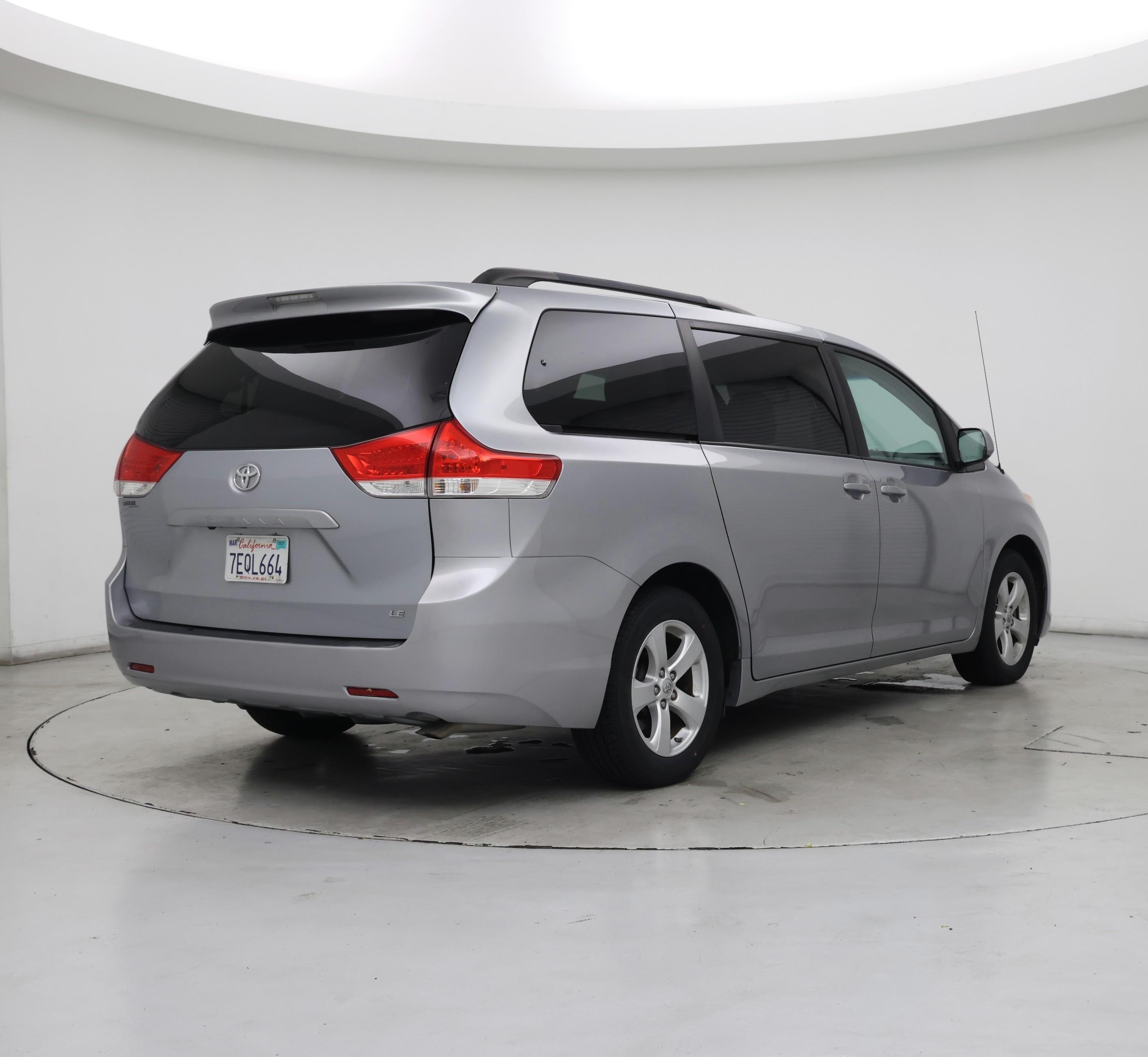 Thumbnail: 2014 Toyota Sienna - 8