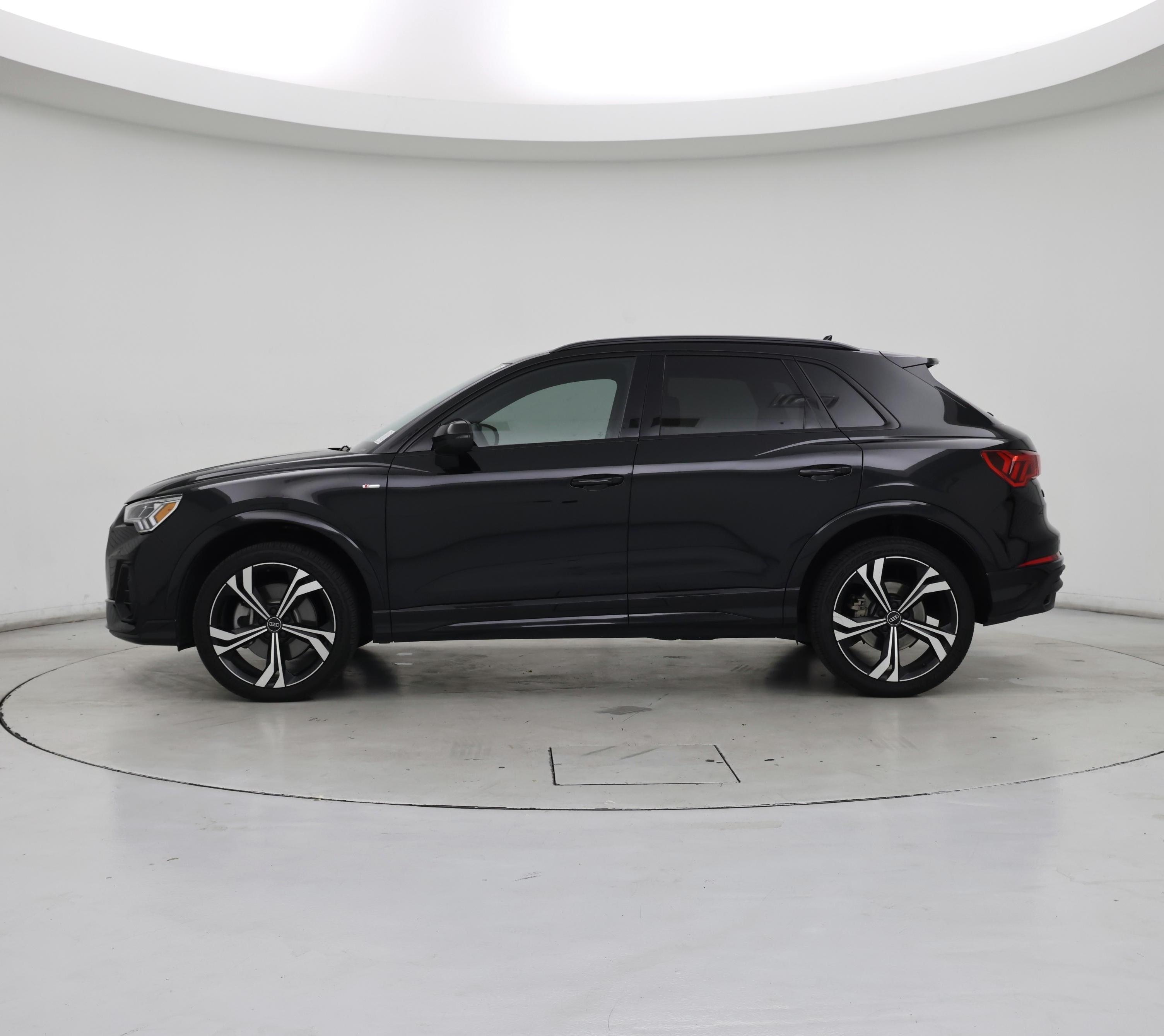 Thumbnail: 2024 Audi Q3 - 3